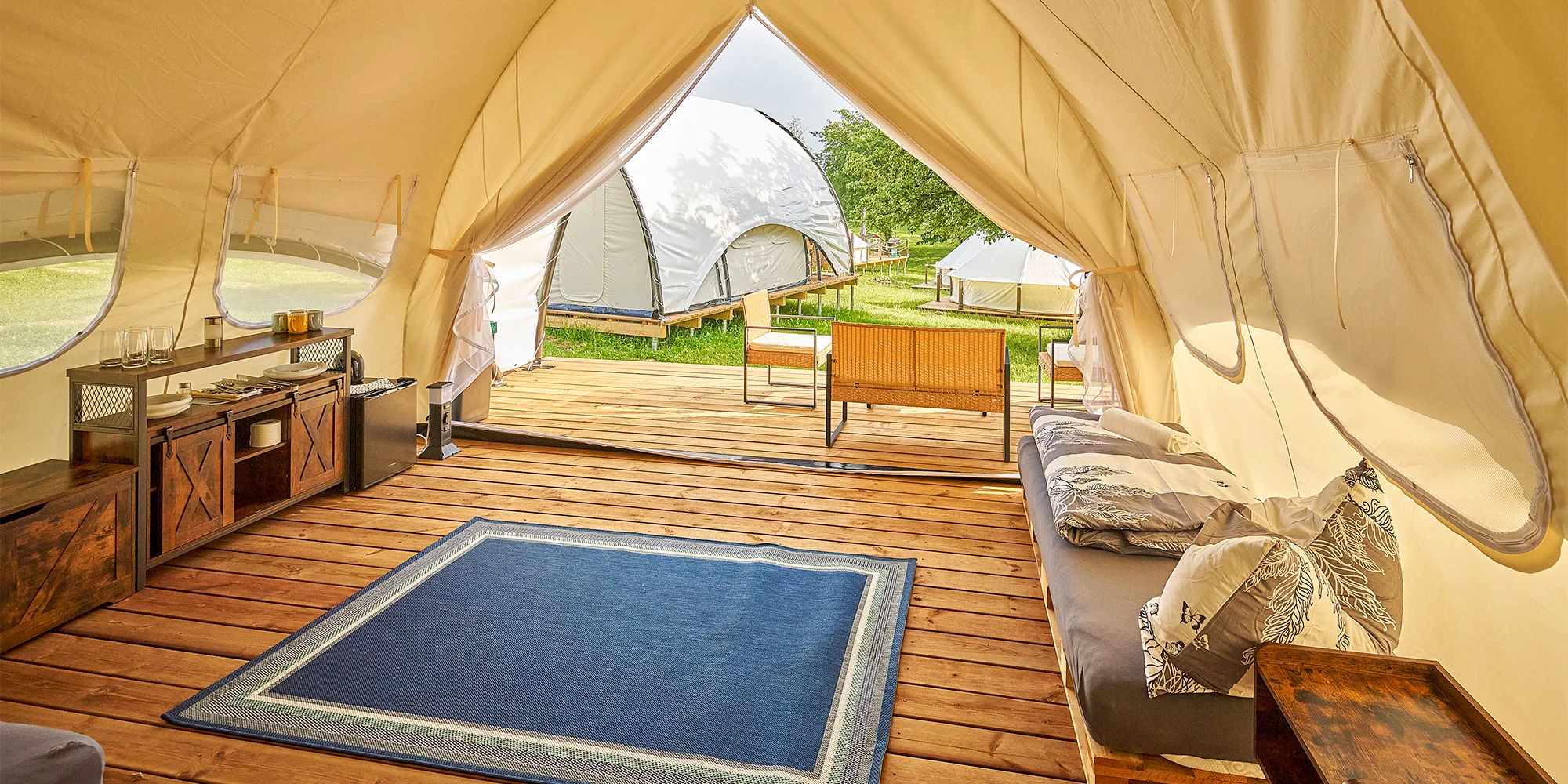 Glamping na Slapech: luxusní stany pro dva i celou rodinu, krásná lokalita přímo u přehrady