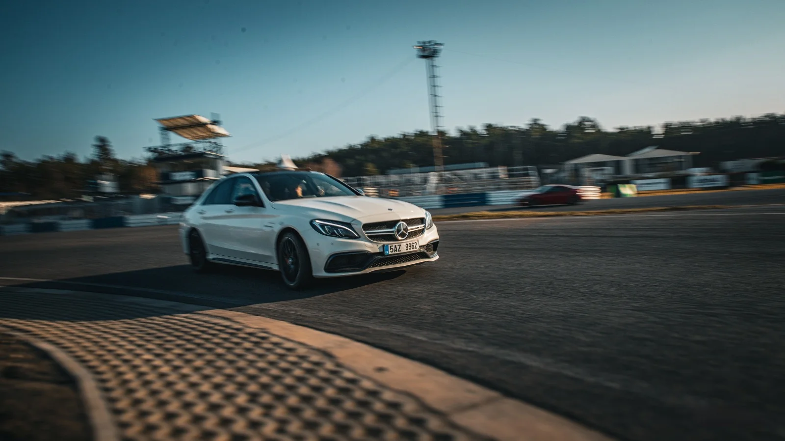 Jízda na autodromu Sosnová s vlastním autem nebo motorkou