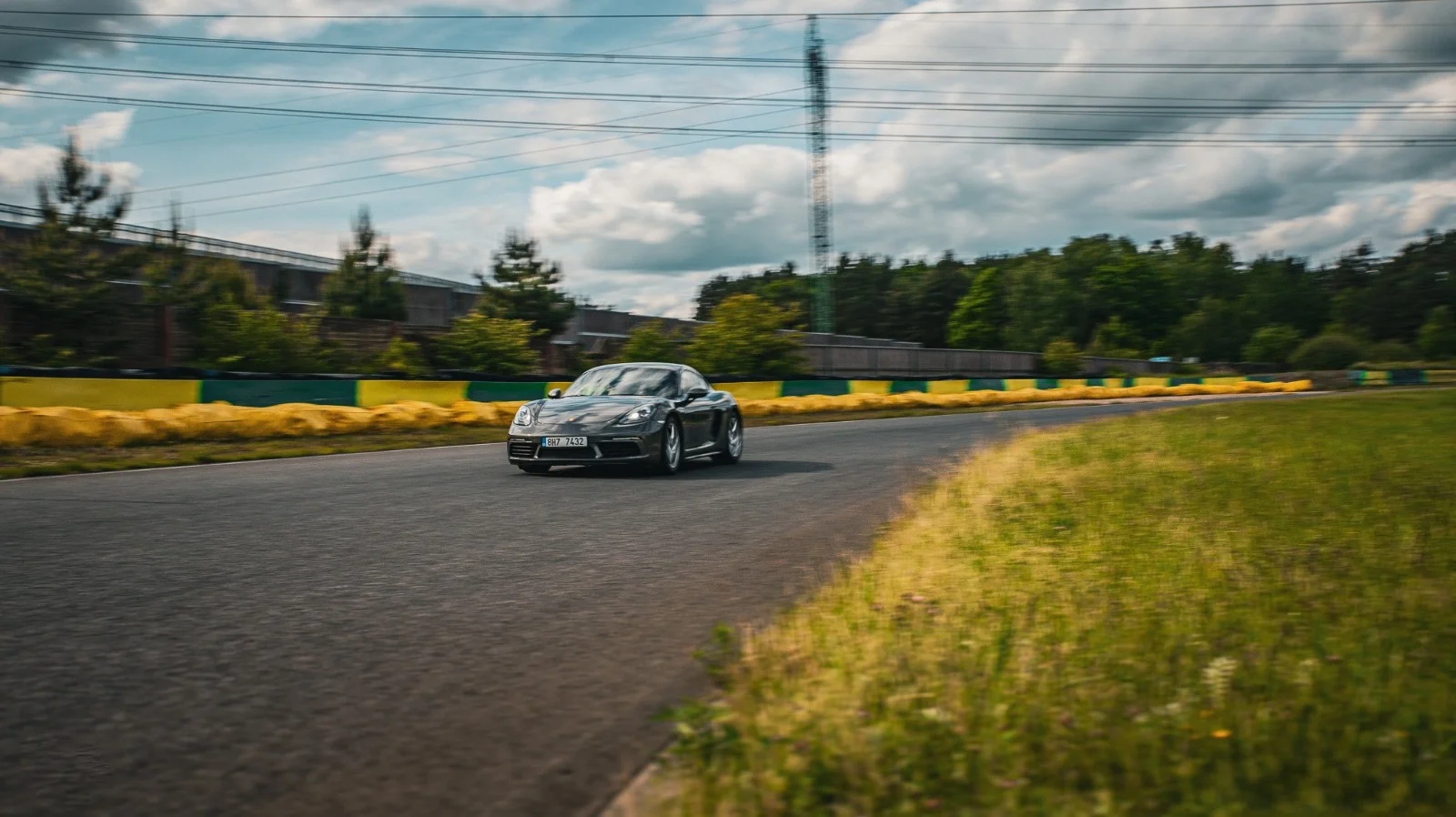 Jízda na autodromu Sosnová s vlastním autem nebo motorkou