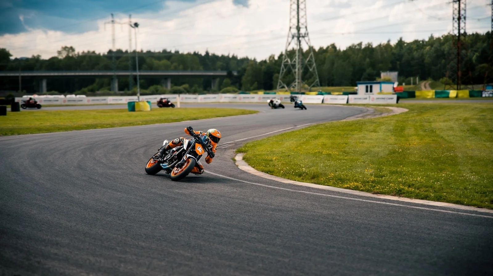 Jízda na autodromu Sosnová s vlastním autem nebo motorkou