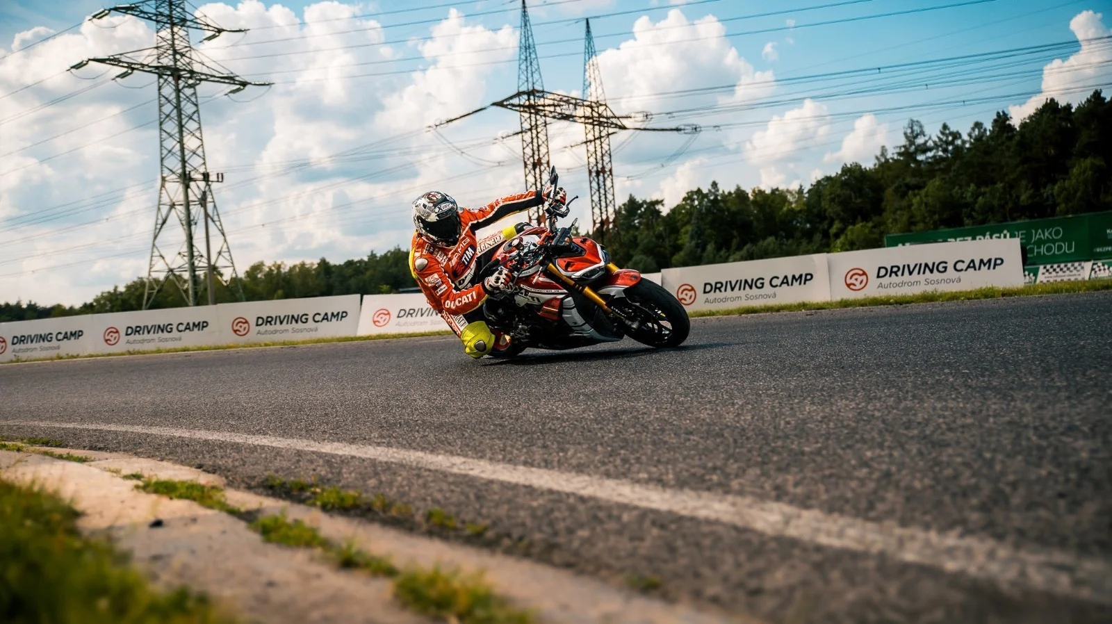 Jízda na autodromu Sosnová s vlastním autem nebo motorkou