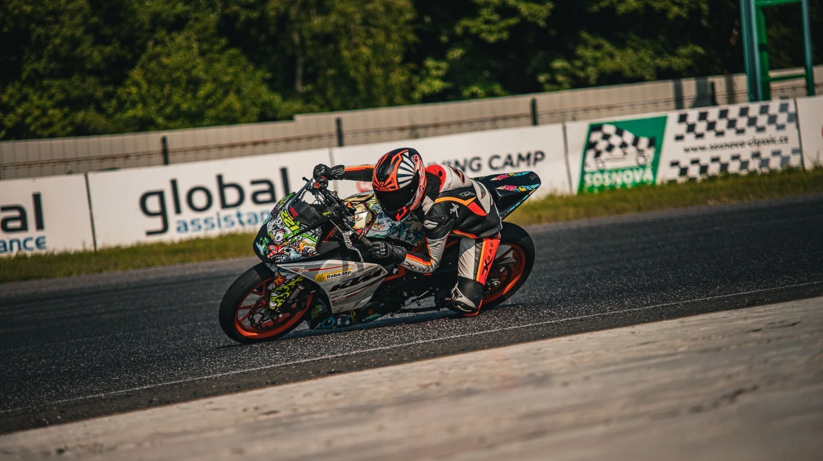 Jízda na autodromu Sosnová s vlastním autem nebo motorkou