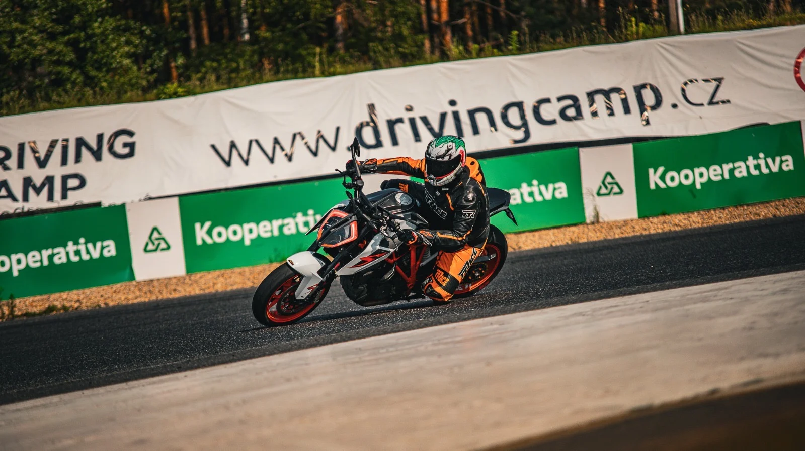 Jízda na autodromu Sosnová s vlastním autem nebo motorkou