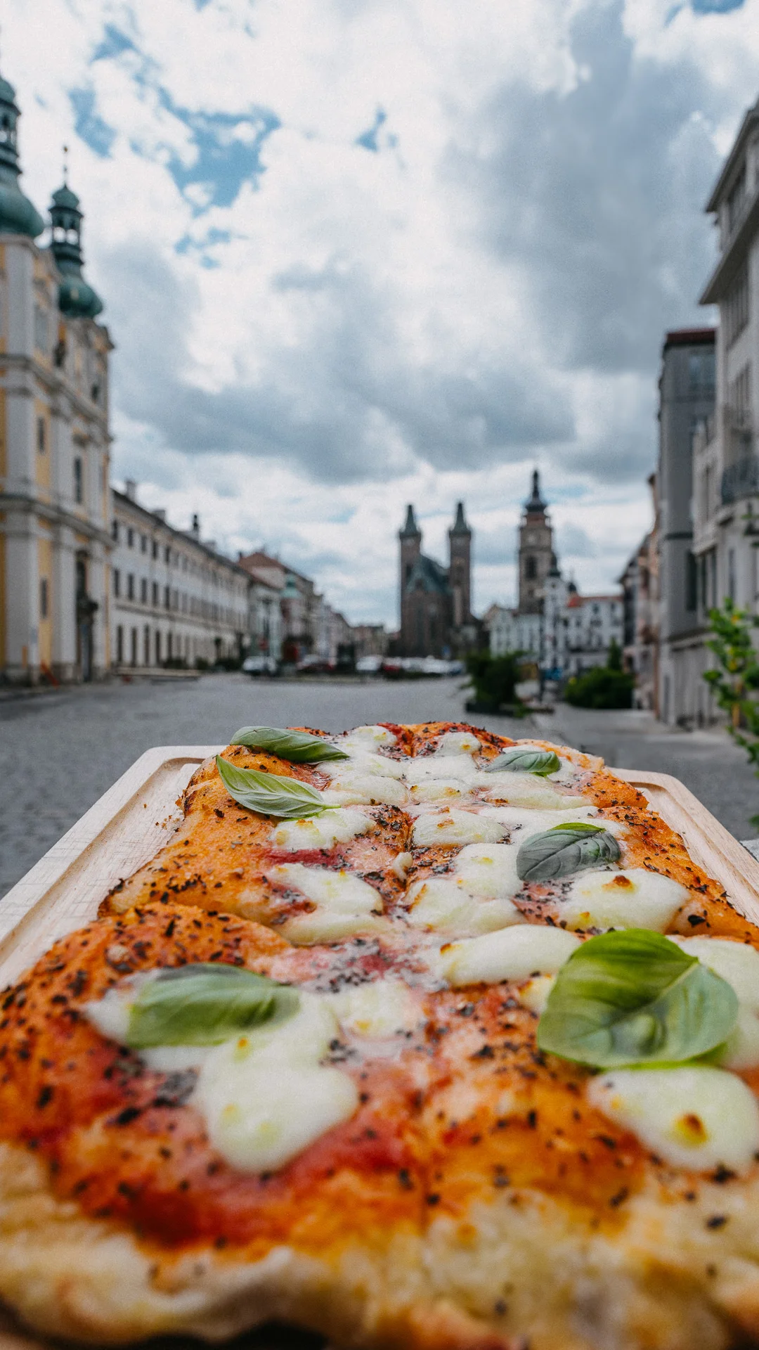 Romantika nebo jízda s přáteli v Hradci: degustace prosecca, vstupy na Bílou věž a další