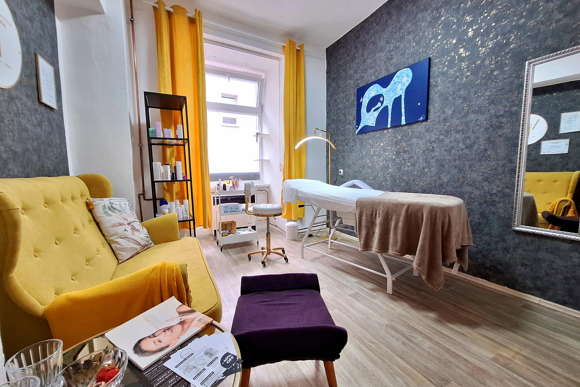 Permanentní make-up dle výběru: pudrové obočí, oční linky i plné rty