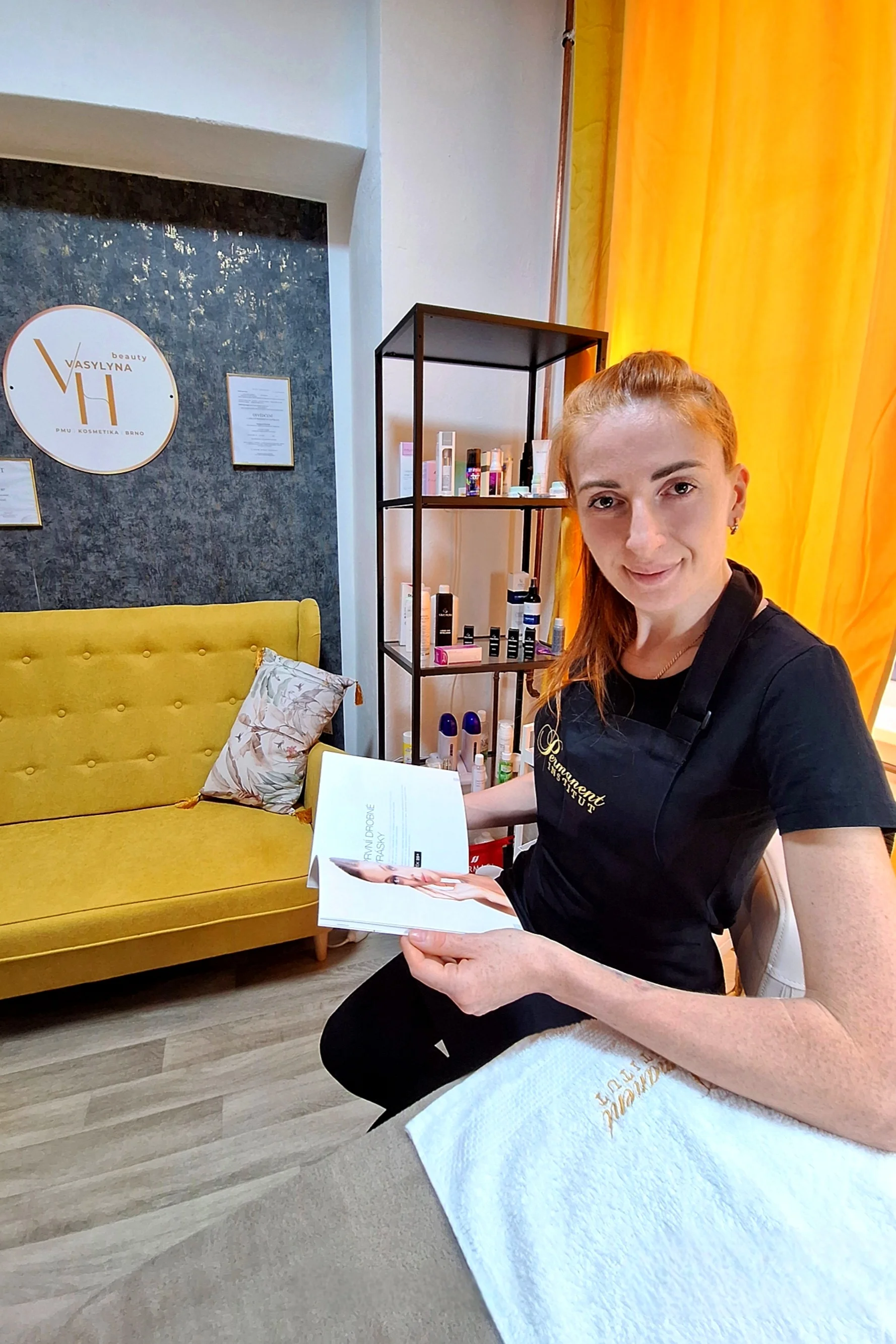 Permanentní make-up dle výběru: pudrové obočí, oční linky i plné rty