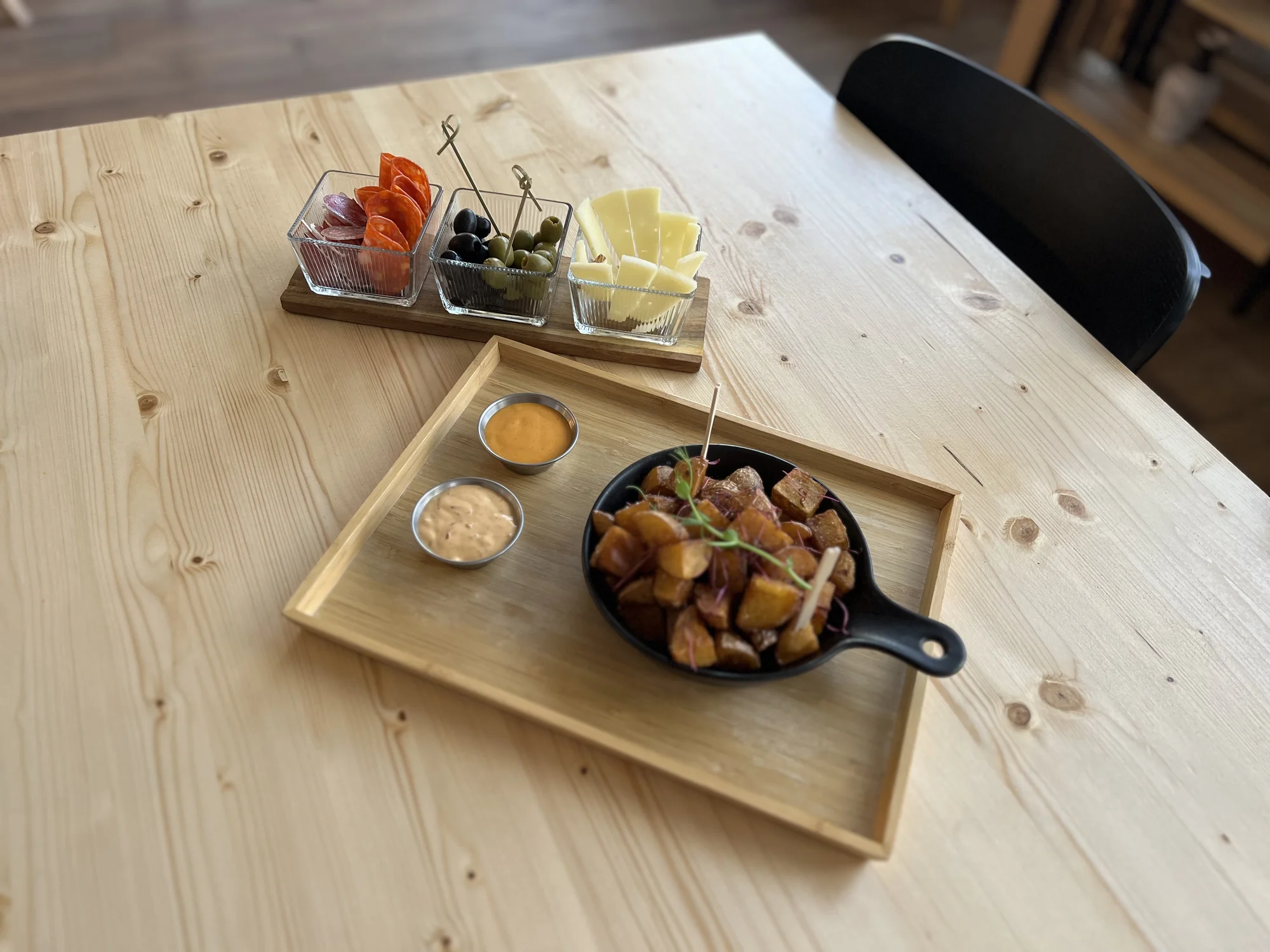 Tapas s drinky podle výběru ze 3 druhů pro 2 osoby