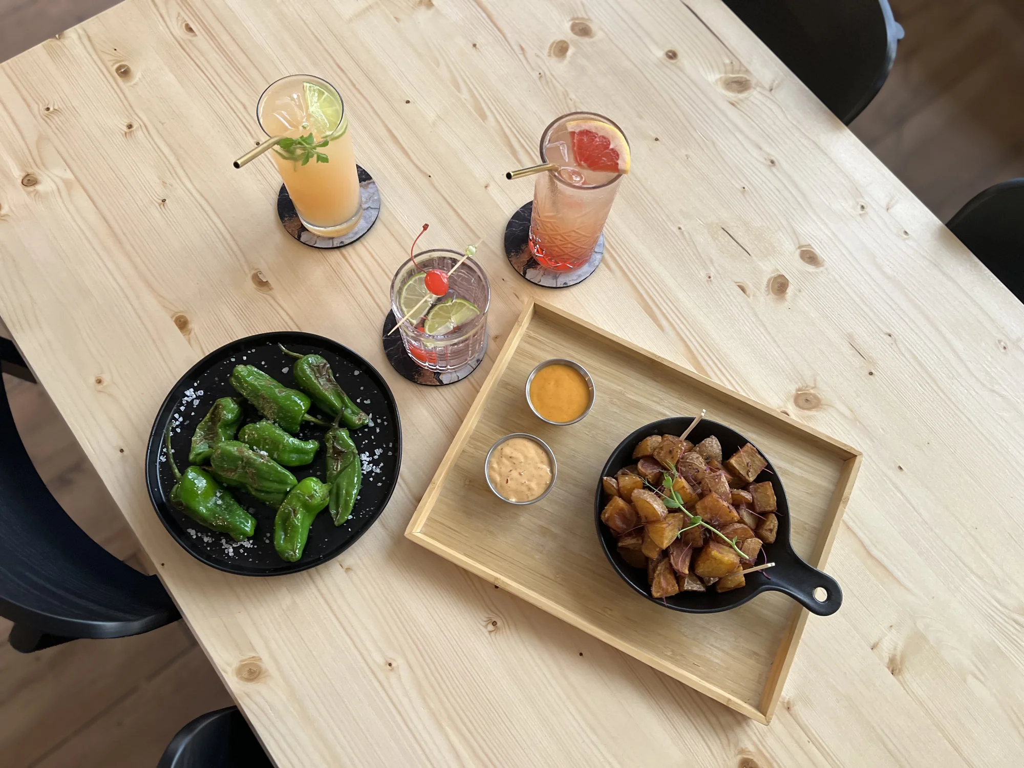 Tapas s drinky podle výběru ze 3 druhů pro 2 osoby