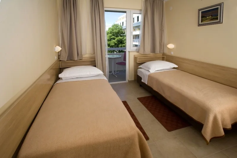 Dovolená v chorvatské Poreči: hotel s vlastní pláží a bazénem, polopenze, vlastní doprava či autobus