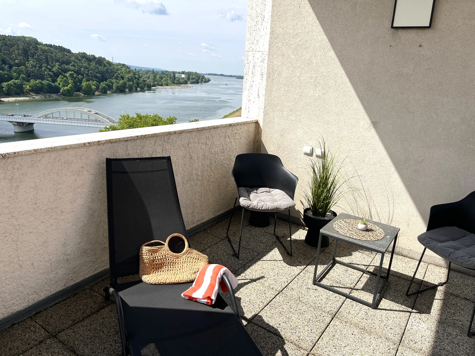 Relaxační pobyt na nábřeží v Piešťanech: polopenze, bazén, wellness i masáž
