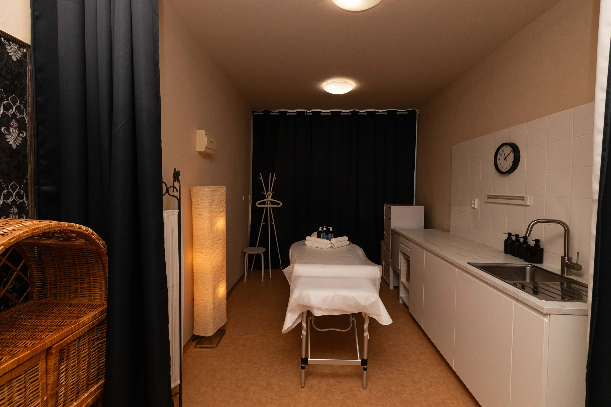 Masáž vybraných partií i celého těla či luxusní Kleopatřina péče: 30-120 min.