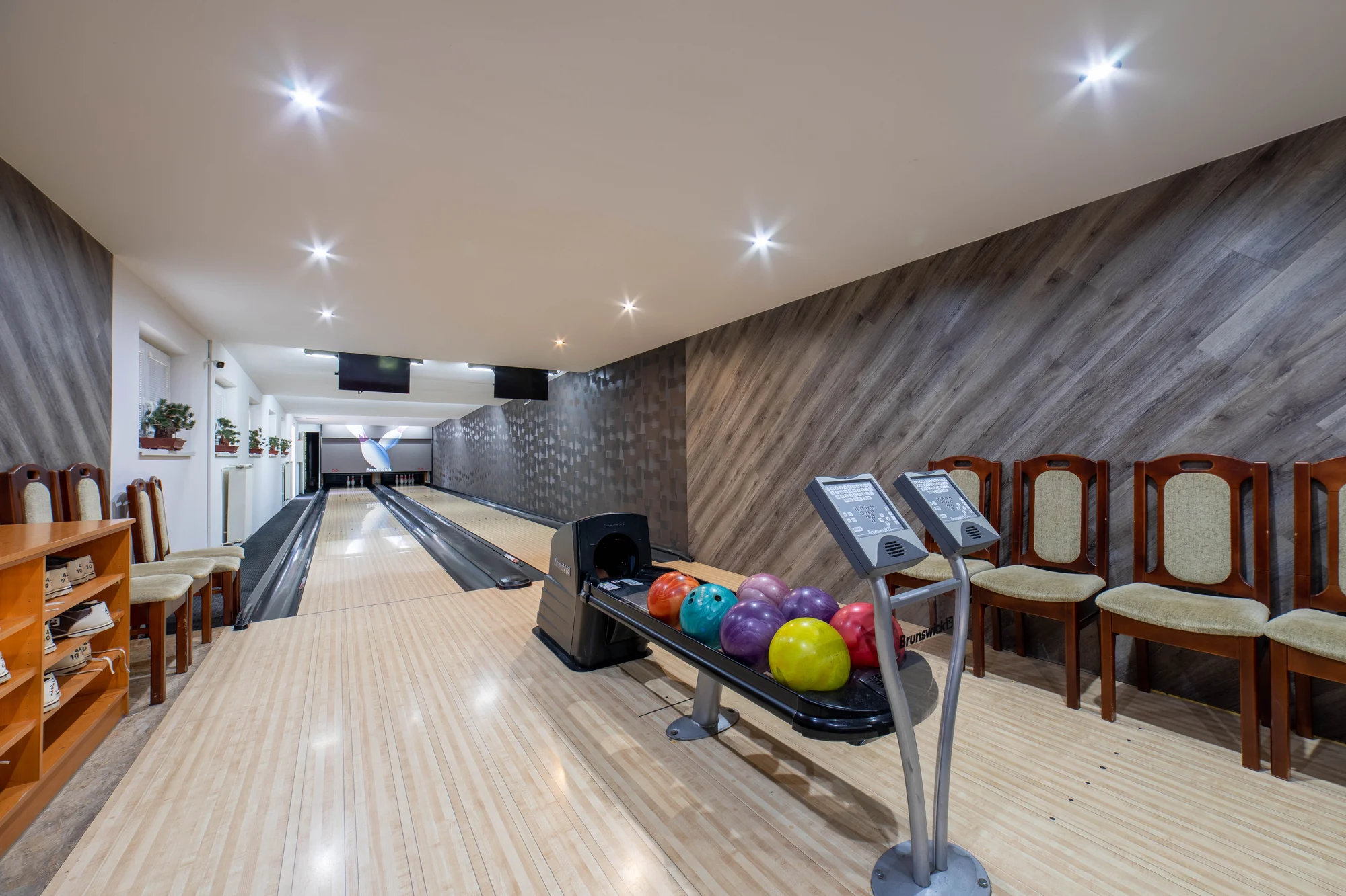 Komfortní chaty na Oravě až pro 10 osob: areál s bazénem, tenis i bowling v ceně