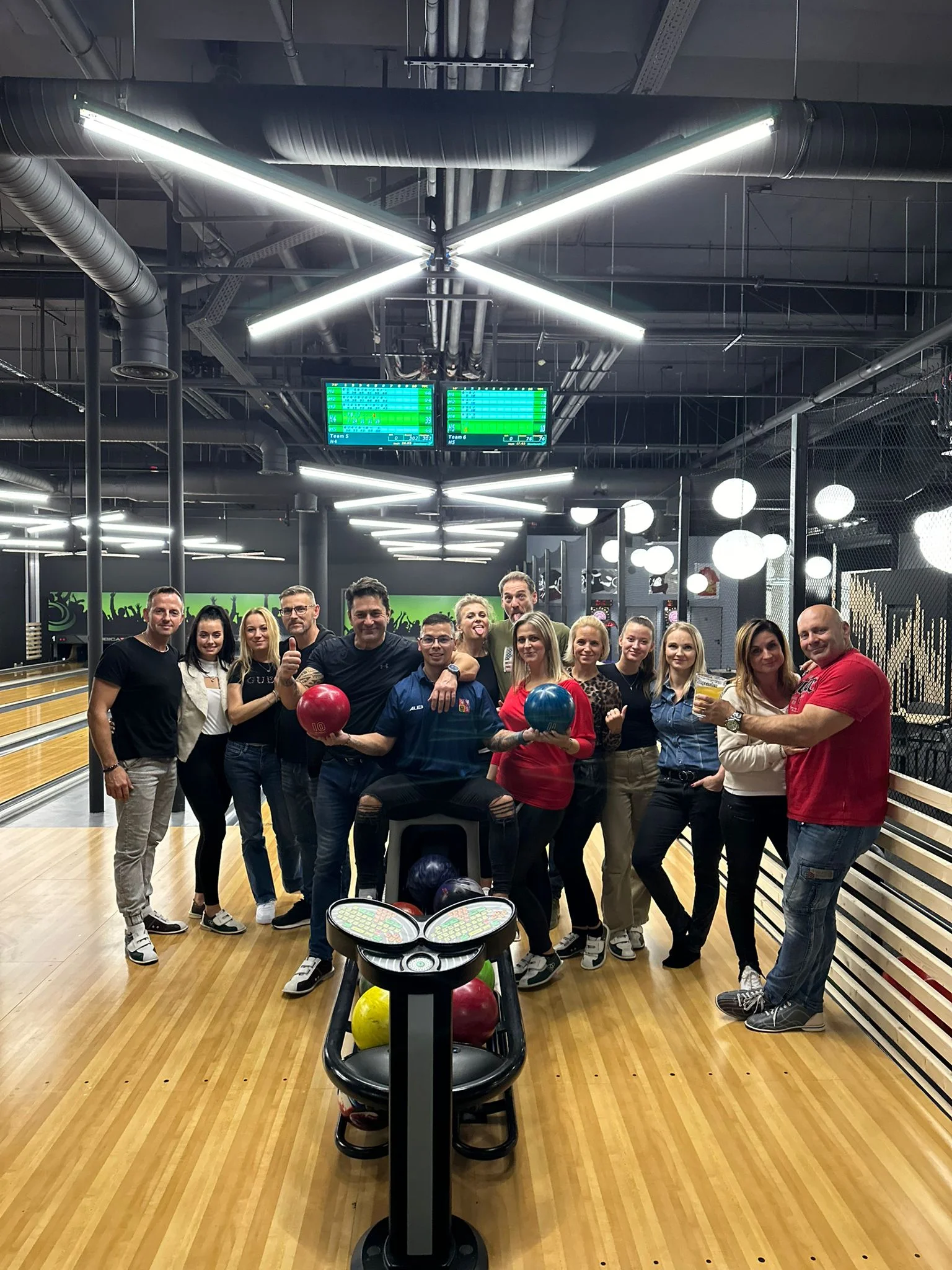 Hodina bowlingu i s občerstvením a limonádou nebo 2 hodiny za cenu 1