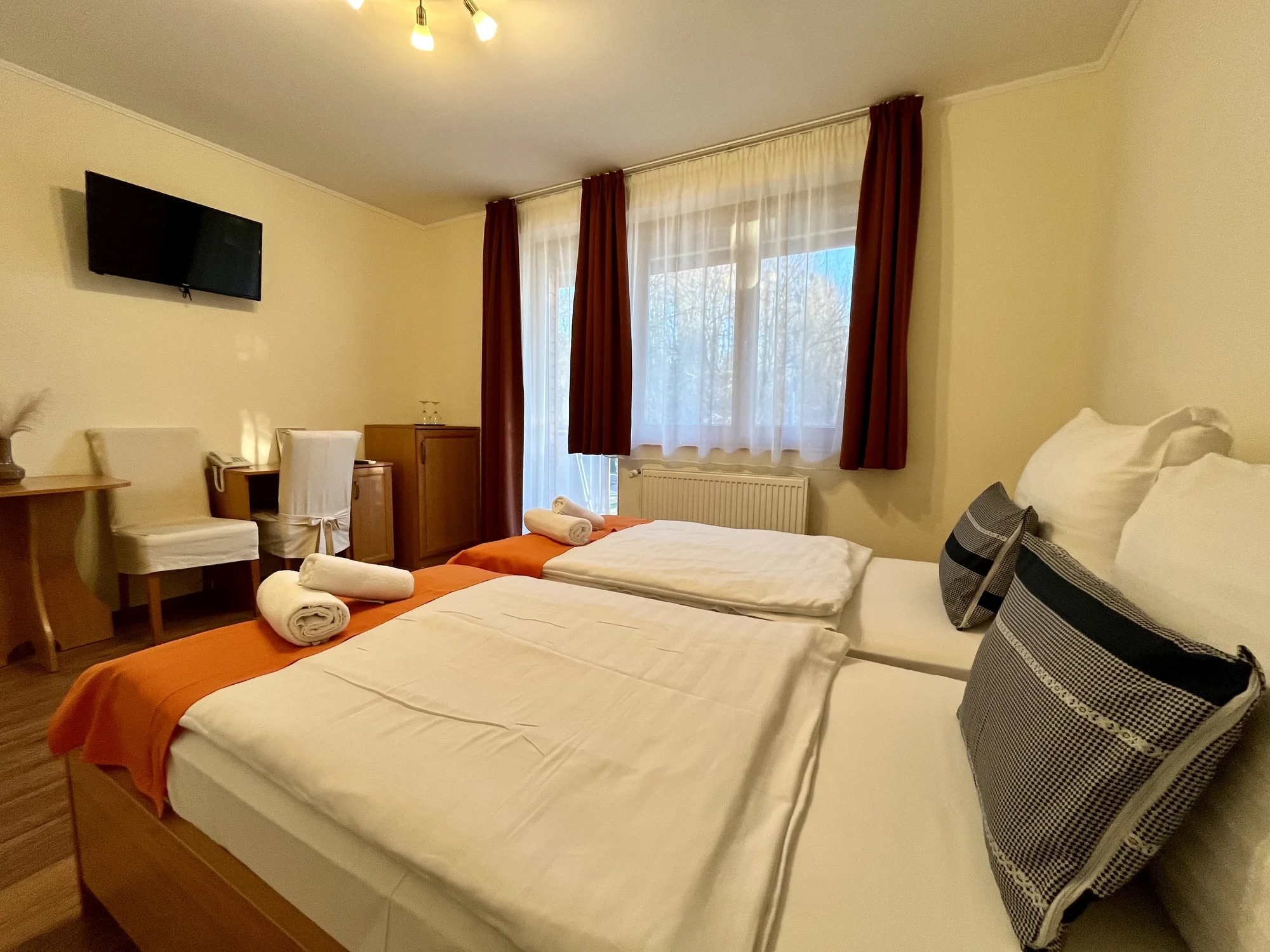 Relax u Balatonu: hotel, wellness, snídaně a výlety po vinařské oblasti