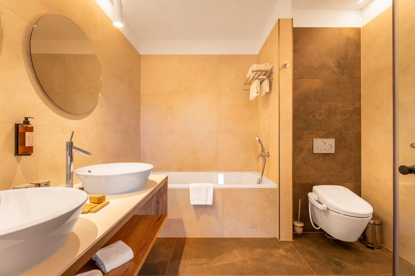 Dovolená v Žilině: 4* hotel se snídaní a vstupem do bazénu, saun a vířivky