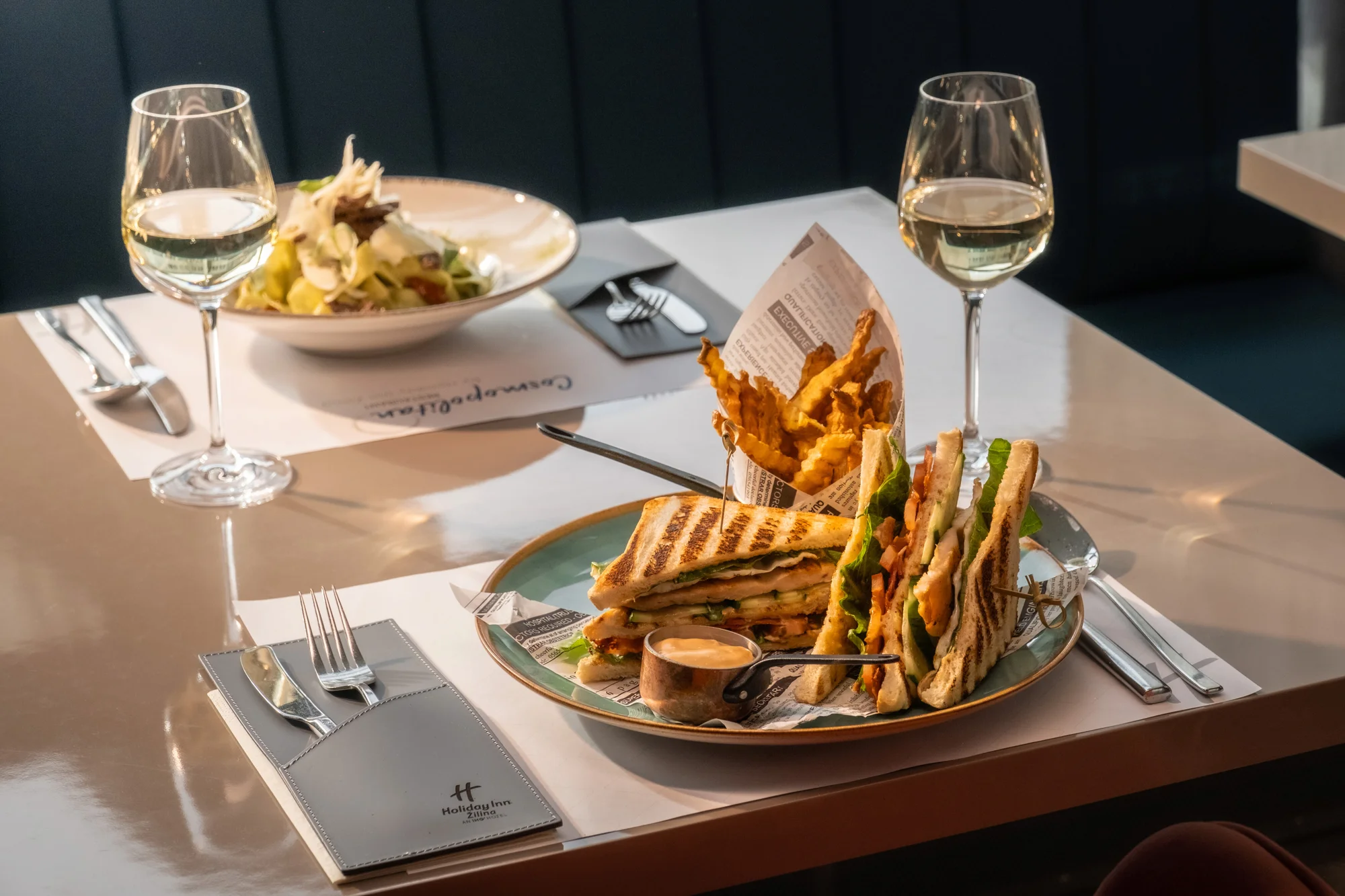 Wellness pobyt ve 4* hotelu Holiday Inn s panoramatickým výhledem na město a skipasy se slevou