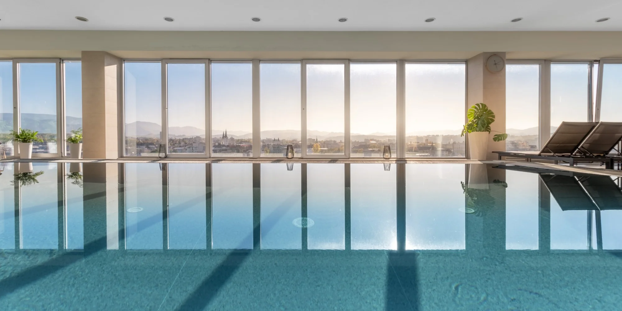 Wellness pobyt ve 4* hotelu Holiday Inn s panoramatickým výhledem na město a skipasy se slevou