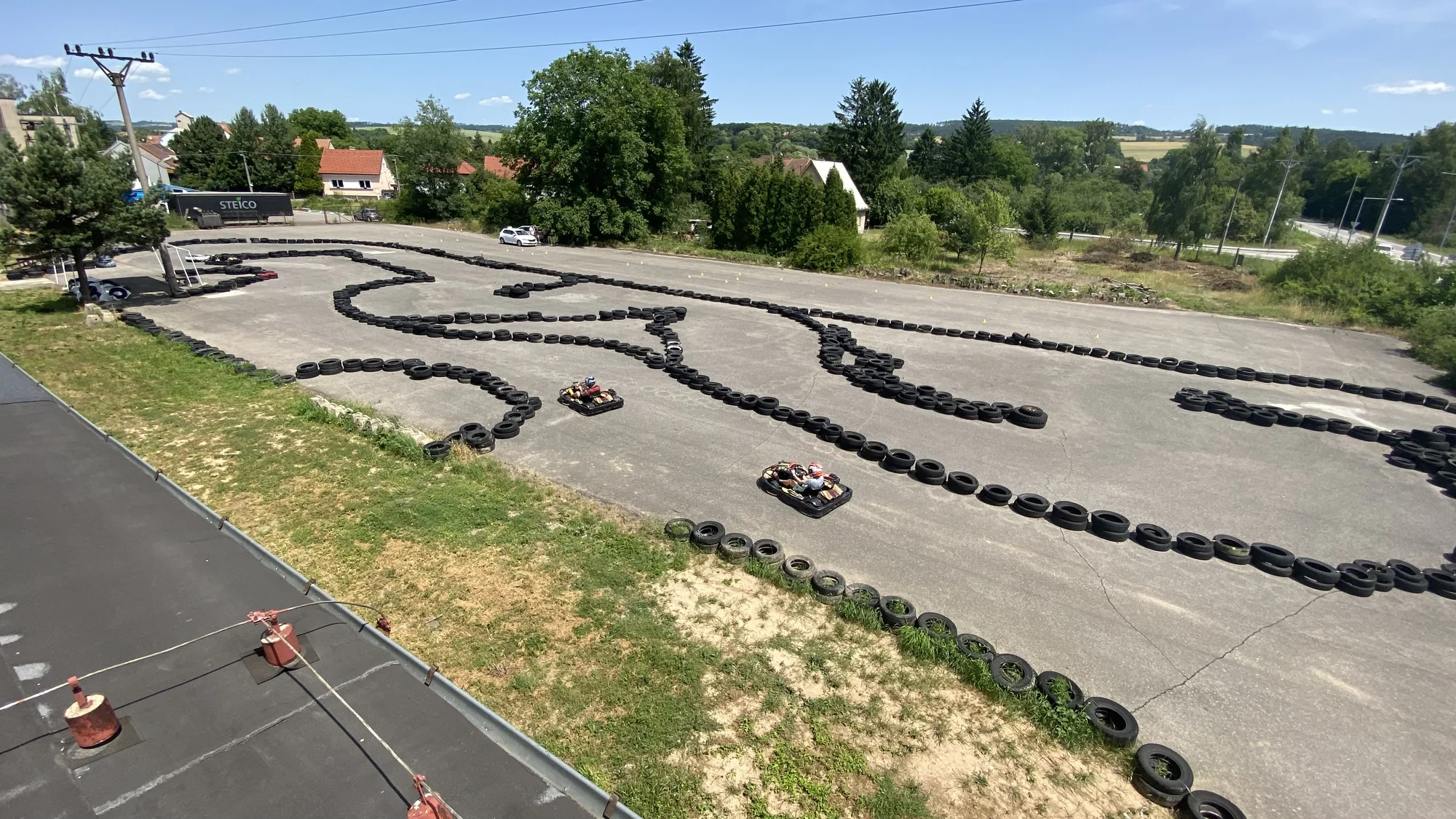 Pořádná dávka adrenalinu: až dvě 8min. jízdy na motokárách pro děti i dospělé