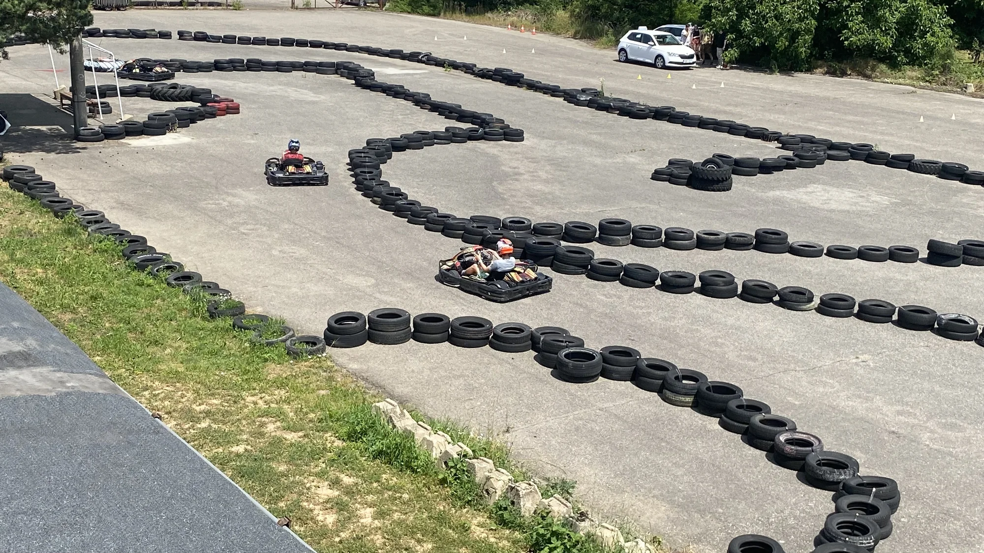 Pořádná dávka adrenalinu: až dvě 8min. jízdy na motokárách pro děti i dospělé