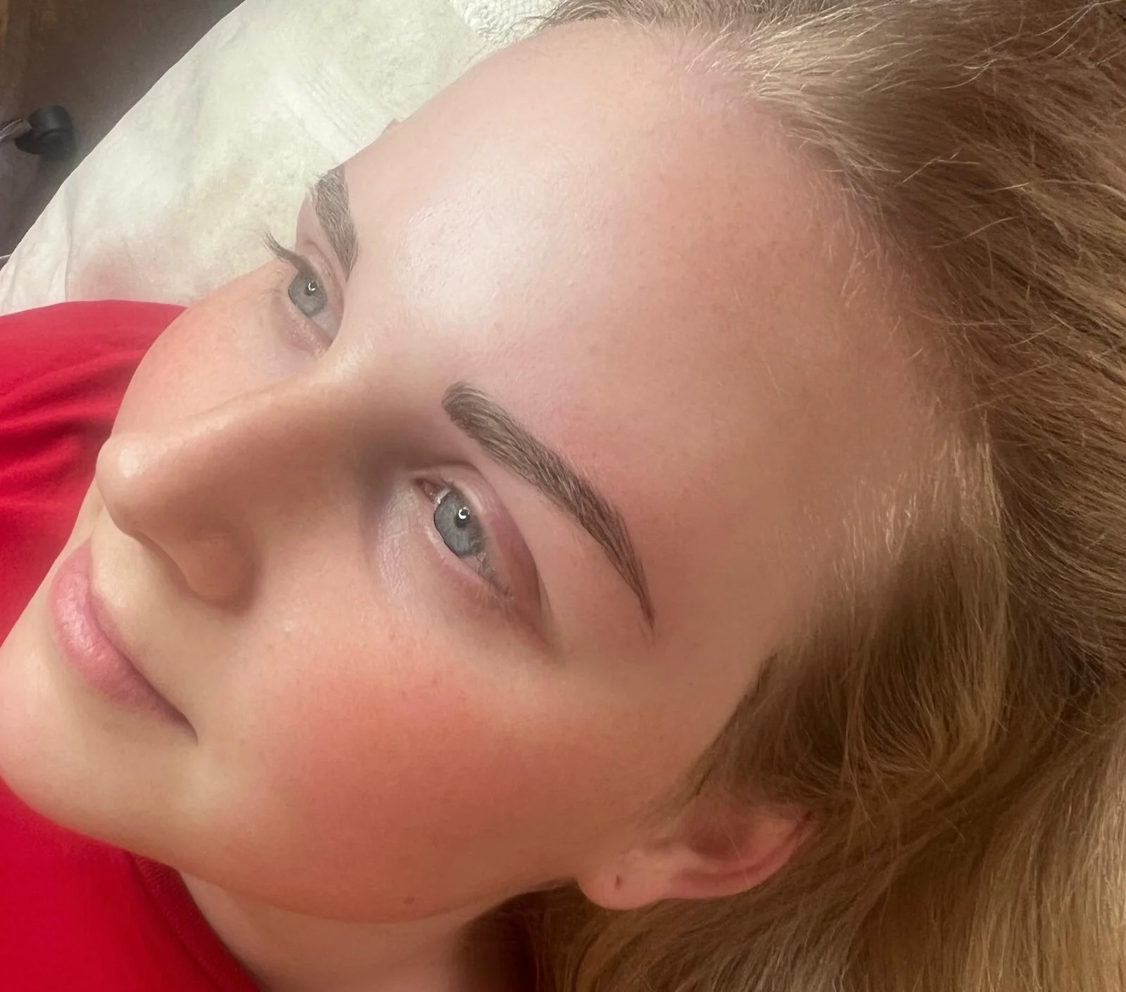 Permanentní make-up očních linek či obočí metodou microblading