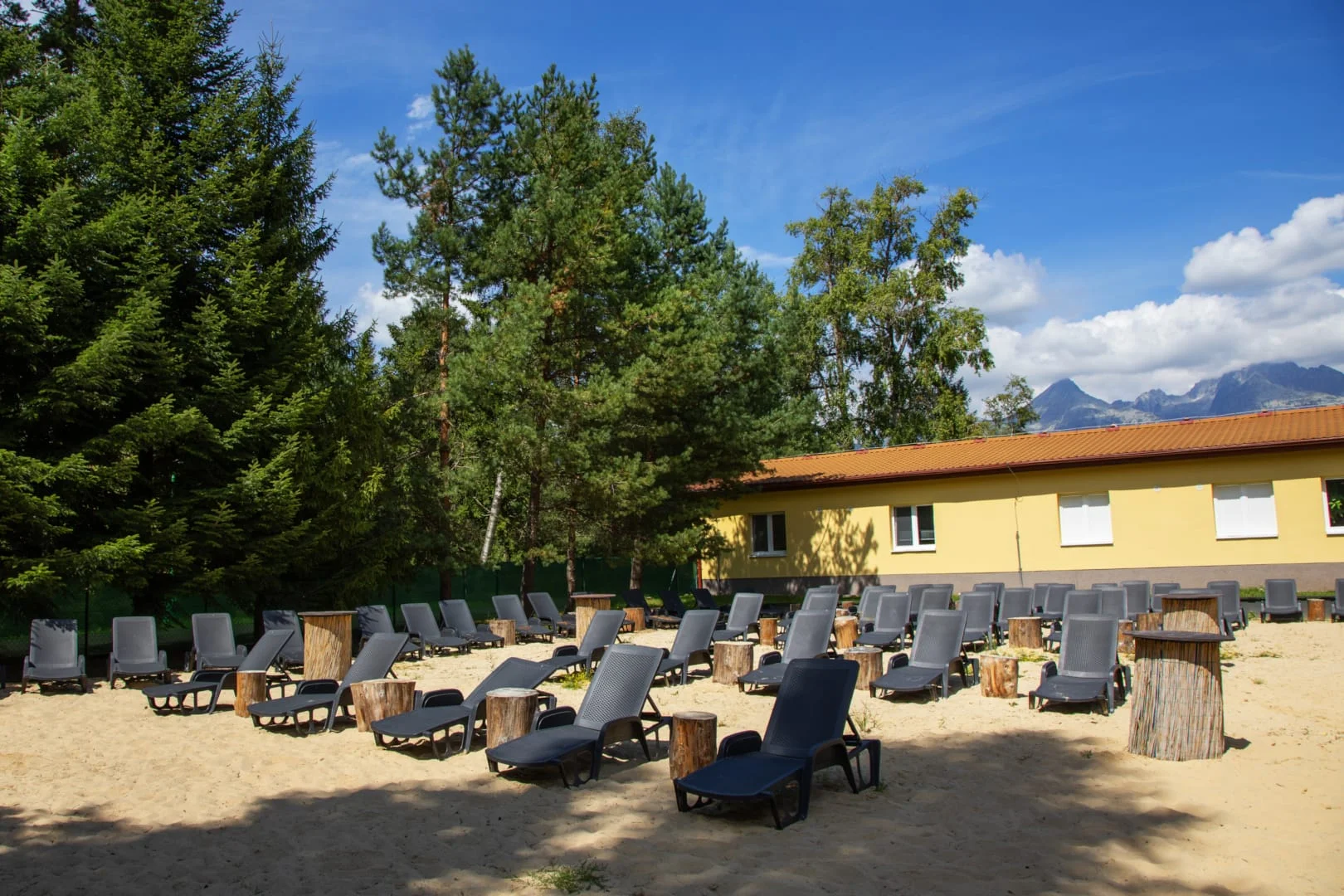 Pobyt v největším rodinném resortu na Slovensku: venkovní hřiště i prolézačky, trampolíny, bazén a sauny