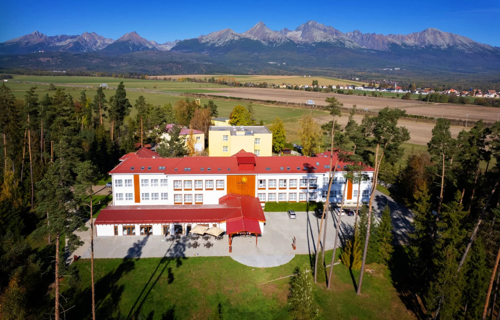 Pobyt v největším rodinném resortu na Slovensku: venkovní hřiště i prolézačky, trampolíny, bazén a sauny