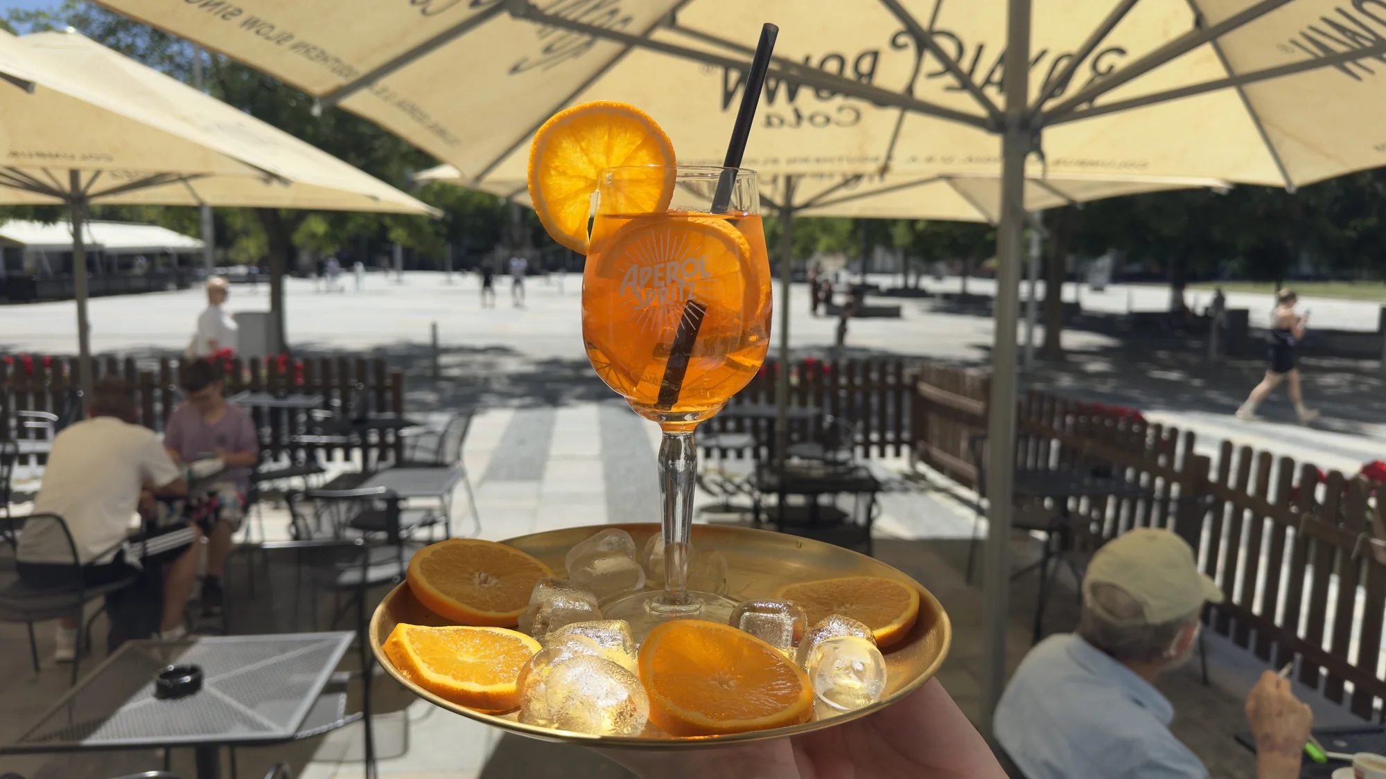 Drink dle výběru pro 1 i 2 osoby v kavárně U Zlaté koruny: Aperol Spritz či Gin & tonic