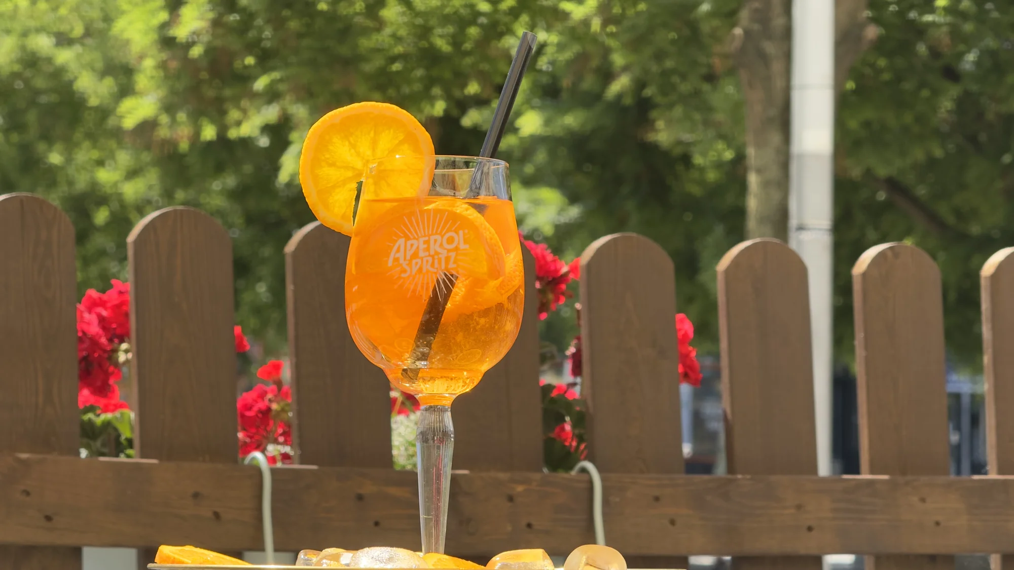 Drink dle výběru pro 1 i 2 osoby v kavárně U Zlaté koruny: Aperol Spritz či Gin & tonic