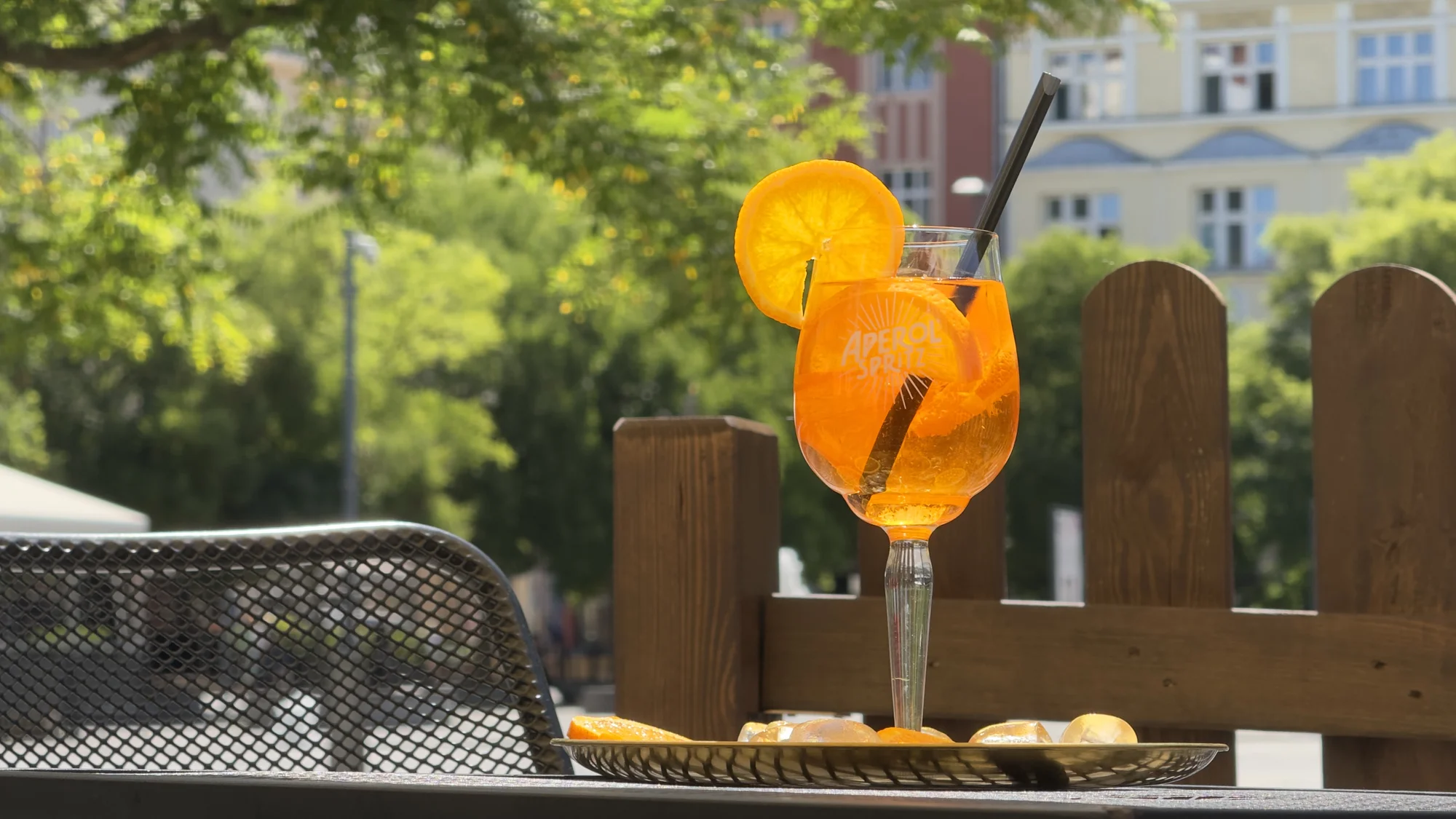 Drink dle výběru pro 1 i 2 osoby v kavárně U Zlaté koruny: Aperol Spritz či Gin & tonic