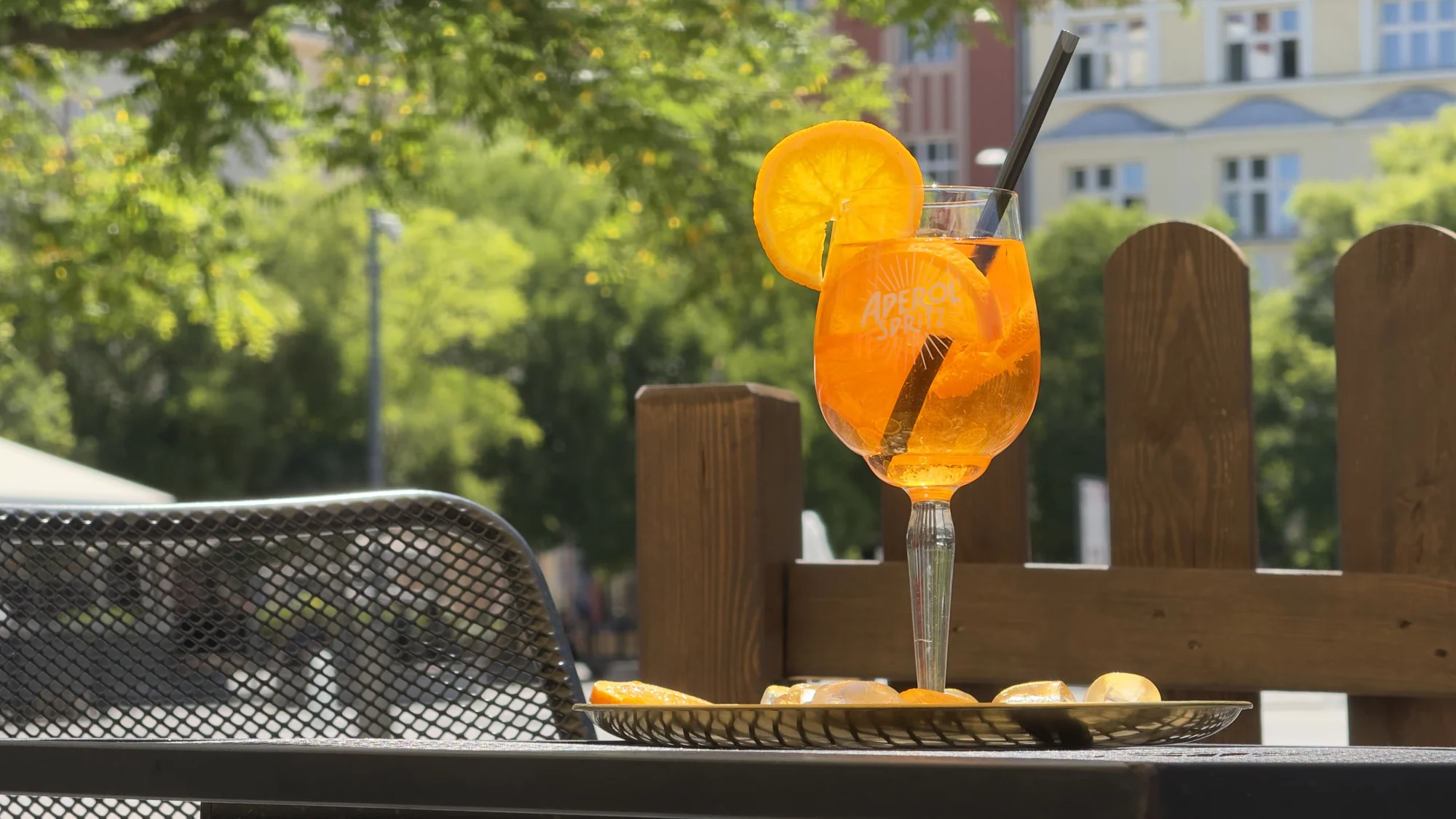 Drink dle výběru pro 1 i 2 osoby v kavárně U Zlaté koruny: Aperol Spritz či Gin & tonic