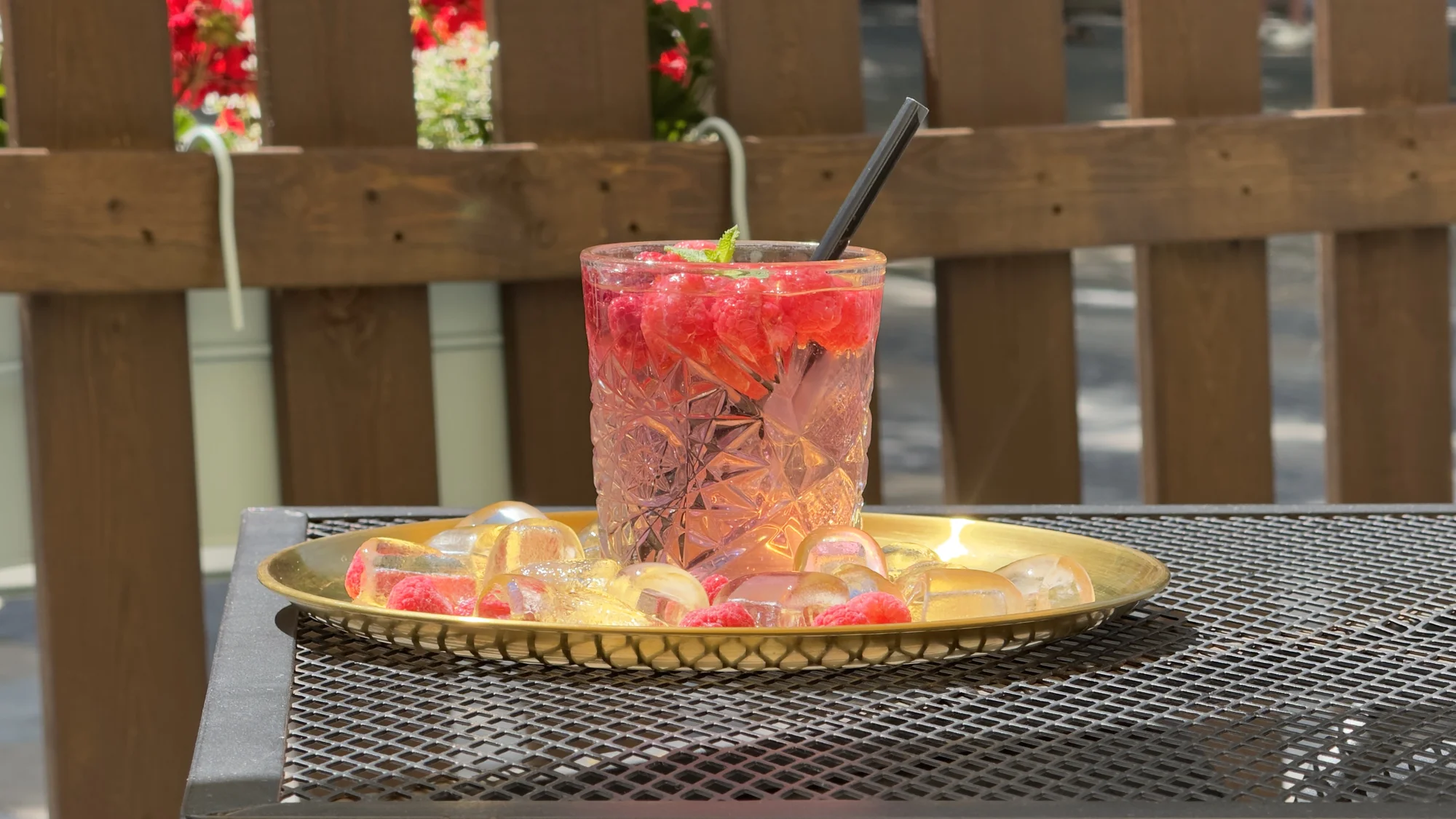 Drink dle výběru pro 1 i 2 osoby v kavárně U Zlaté koruny: Aperol Spritz či Gin & tonic