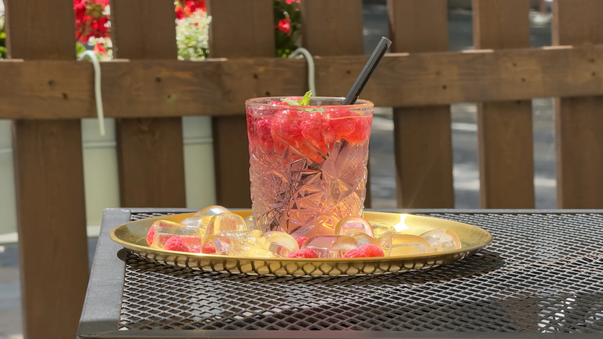 Drink dle výběru pro 1 i 2 osoby v kavárně U Zlaté koruny: Aperol Spritz či Gin & tonic