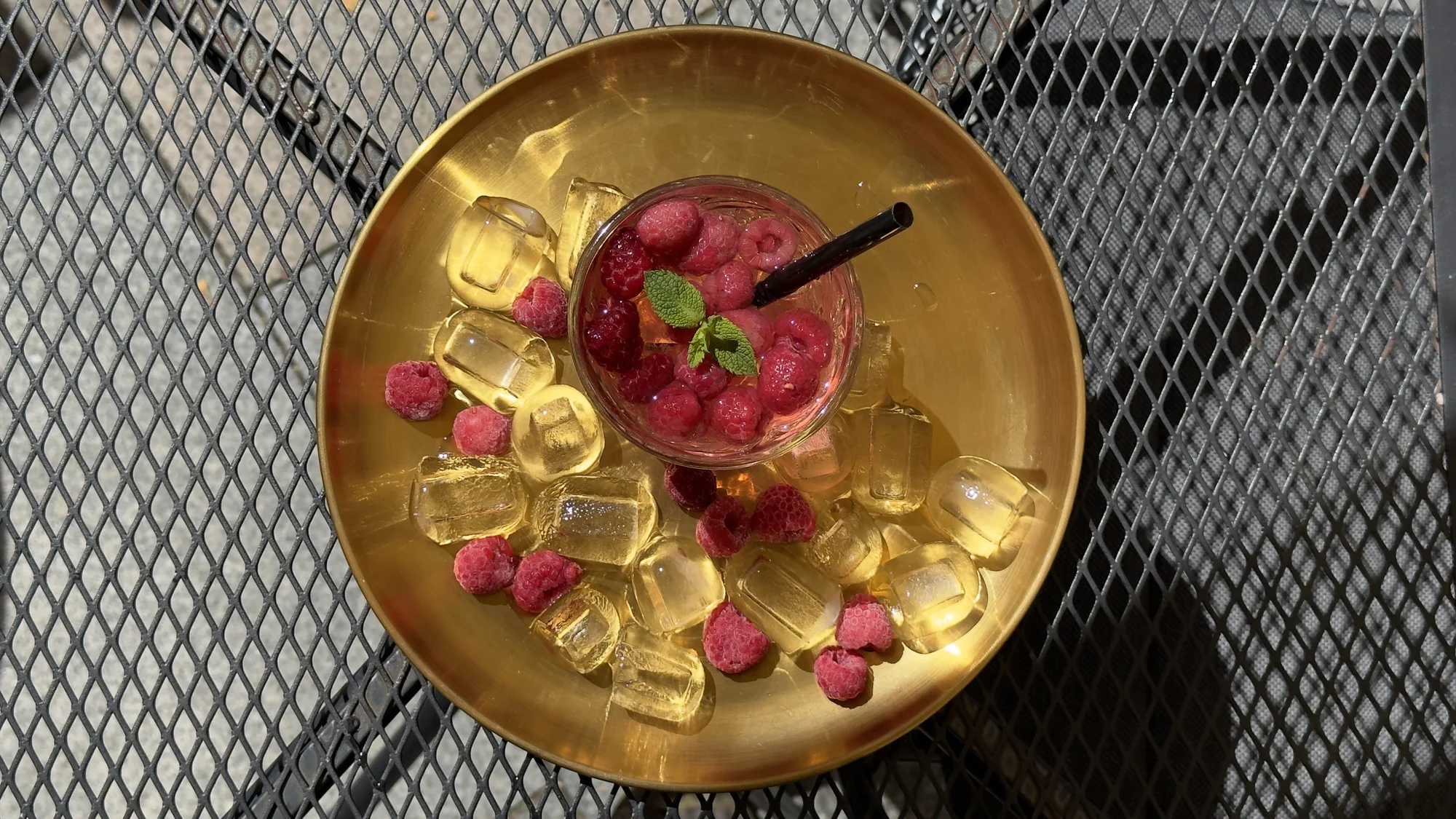 Drink dle výběru pro 1 i 2 osoby v kavárně U Zlaté koruny: Aperol Spritz či Gin & tonic