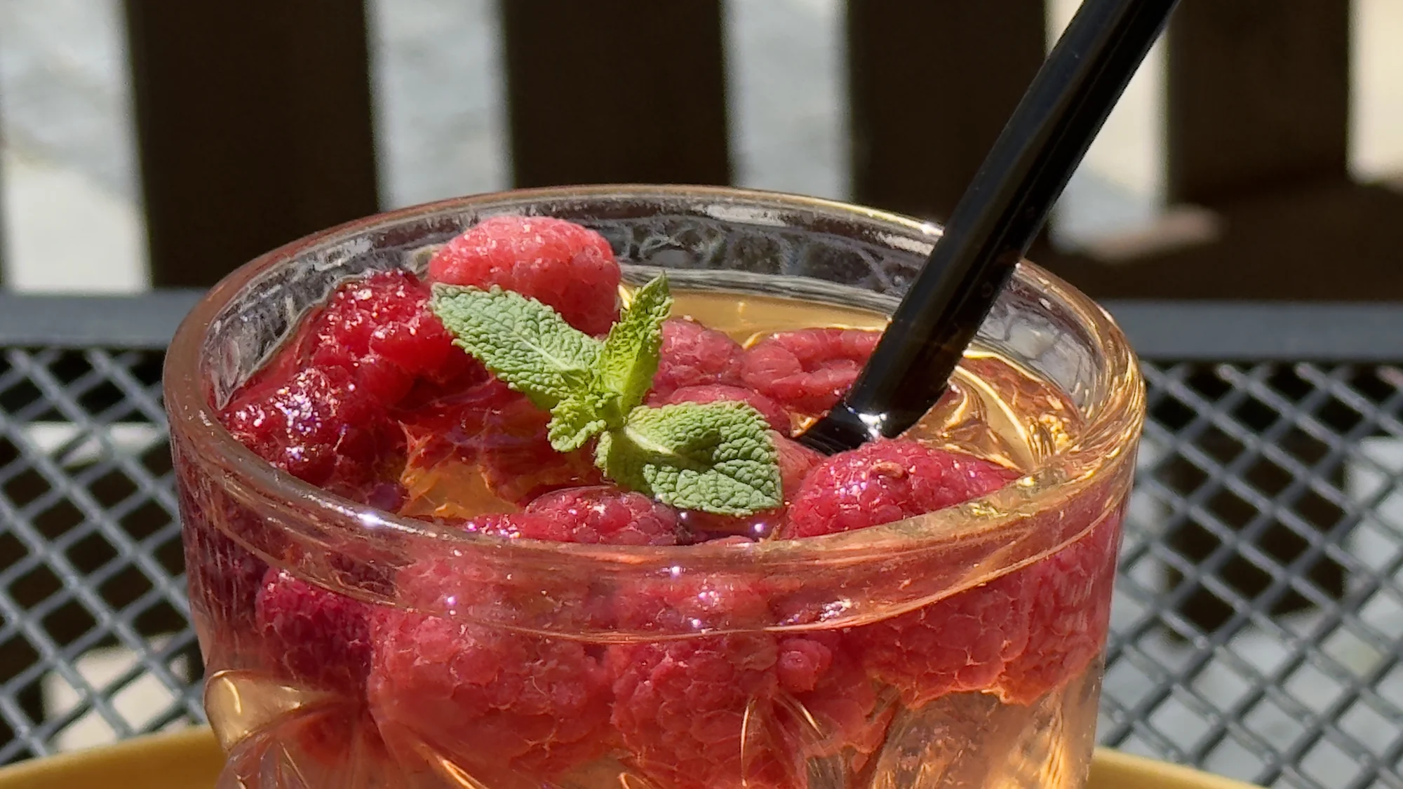 Drink dle výběru pro 1 i 2 osoby v kavárně U Zlaté koruny: Aperol Spritz či Gin & tonic