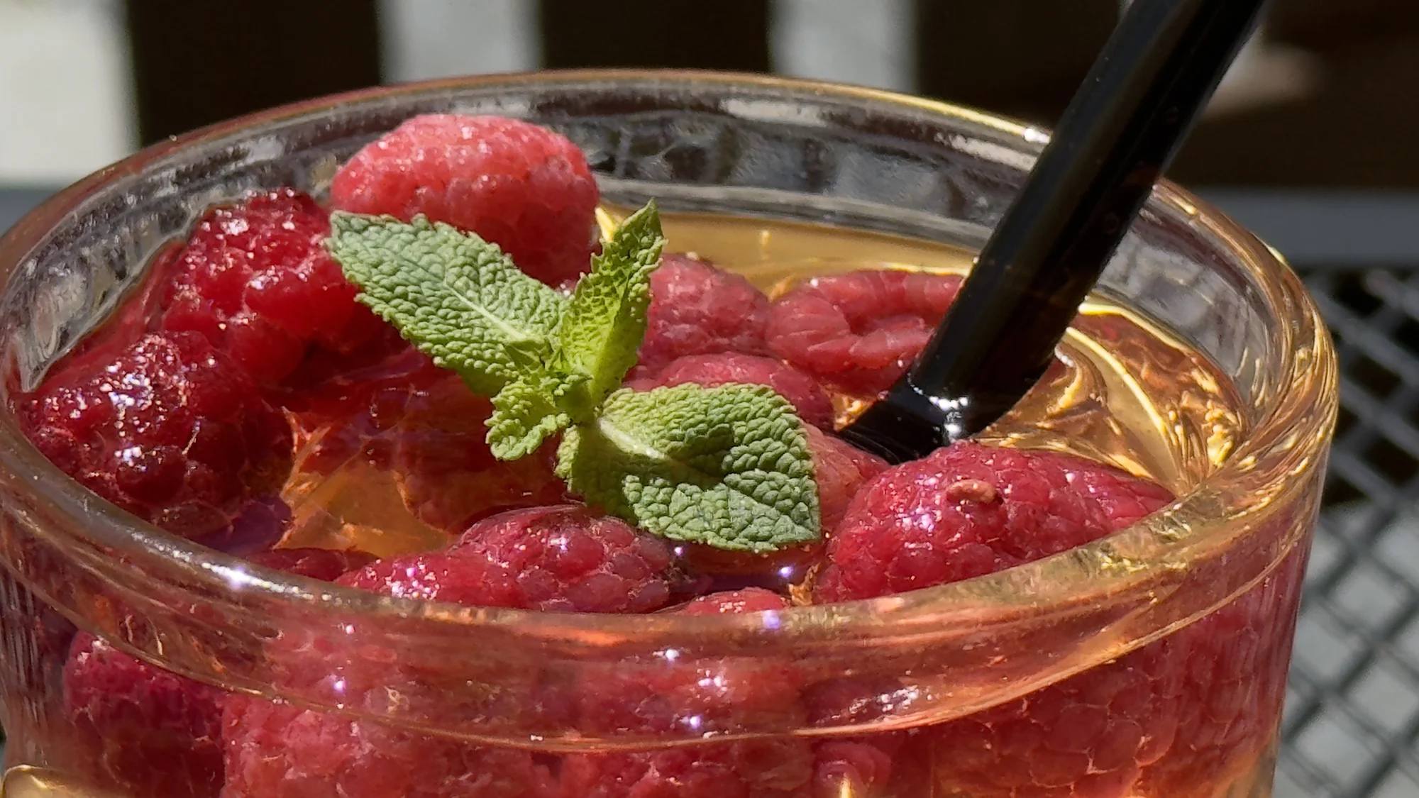 Drink dle výběru pro 1 i 2 osoby v kavárně U Zlaté koruny: Aperol Spritz či Gin & tonic