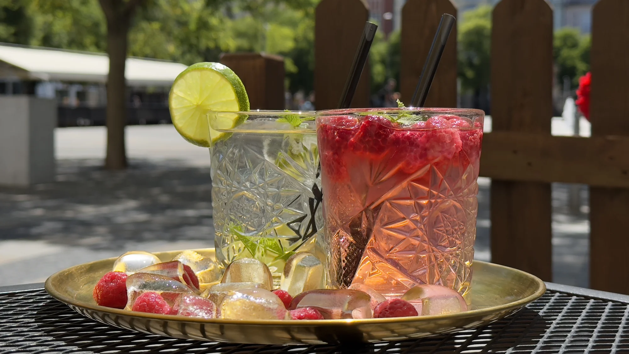 Drink dle výběru pro 1 i 2 osoby v kavárně U Zlaté koruny: Aperol Spritz či Gin & tonic