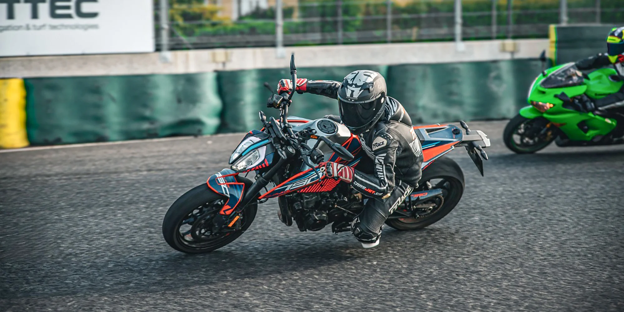 Jízda na autodromu Sosnová s vlastním autem nebo motorkou