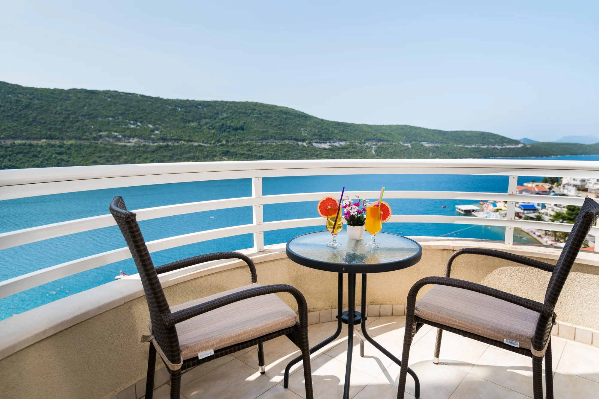 Letovisko Neum: 4* hotel s polopenzí, skvělá poloha 80 m od pláže