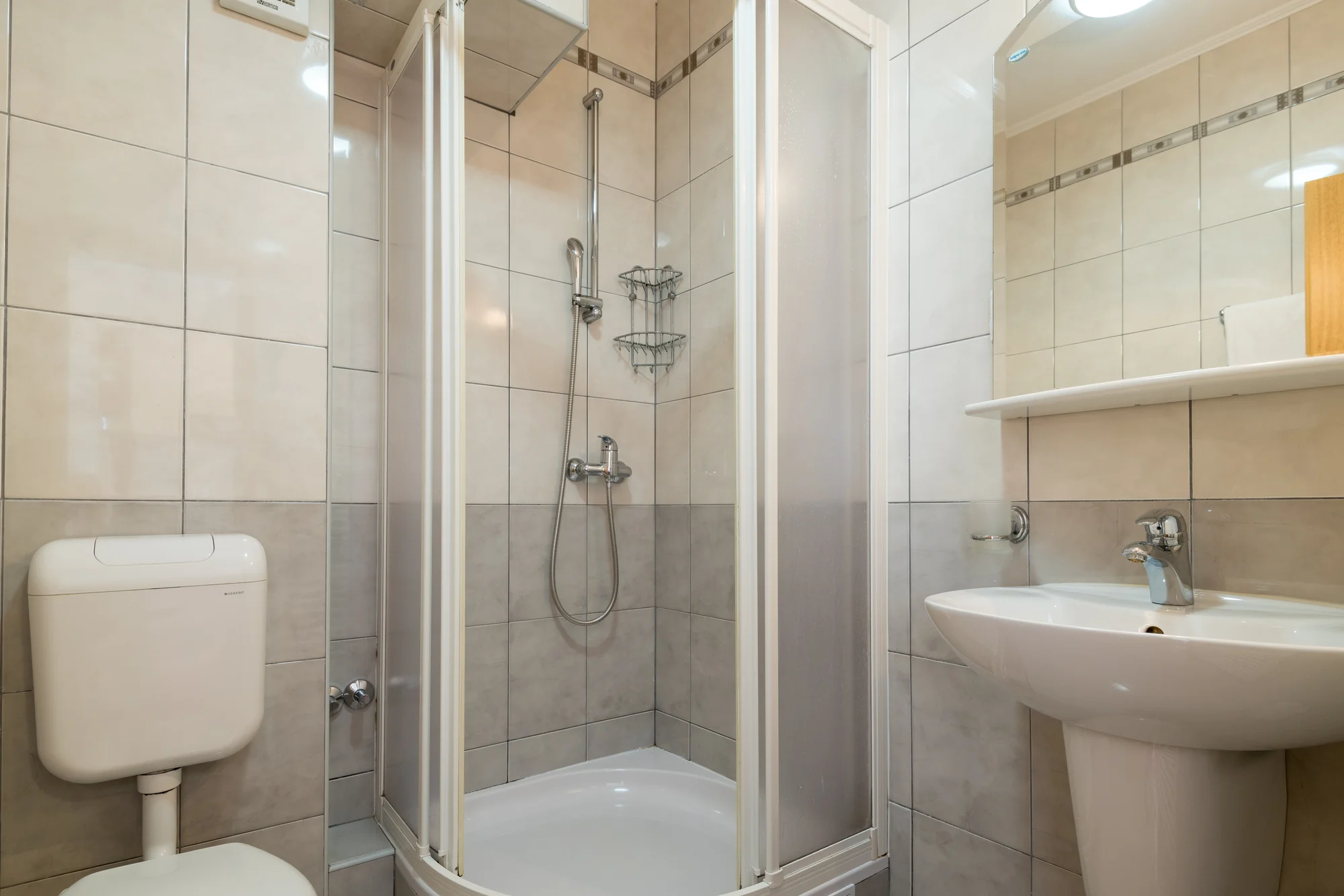 Letovisko Neum: 4* hotel s polopenzí, skvělá poloha 80 m od pláže