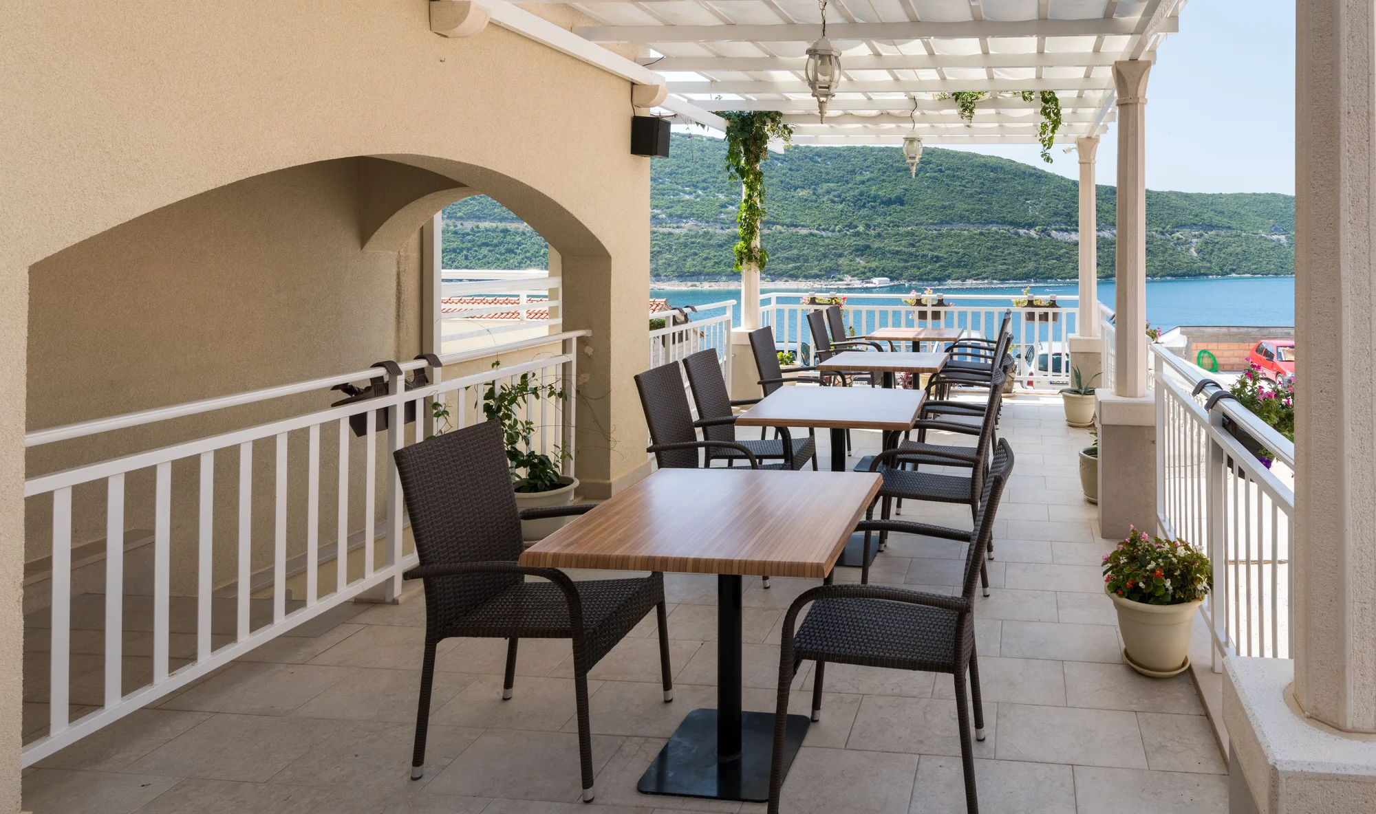 Letovisko Neum: 4* hotel s polopenzí, skvělá poloha 80 m od pláže