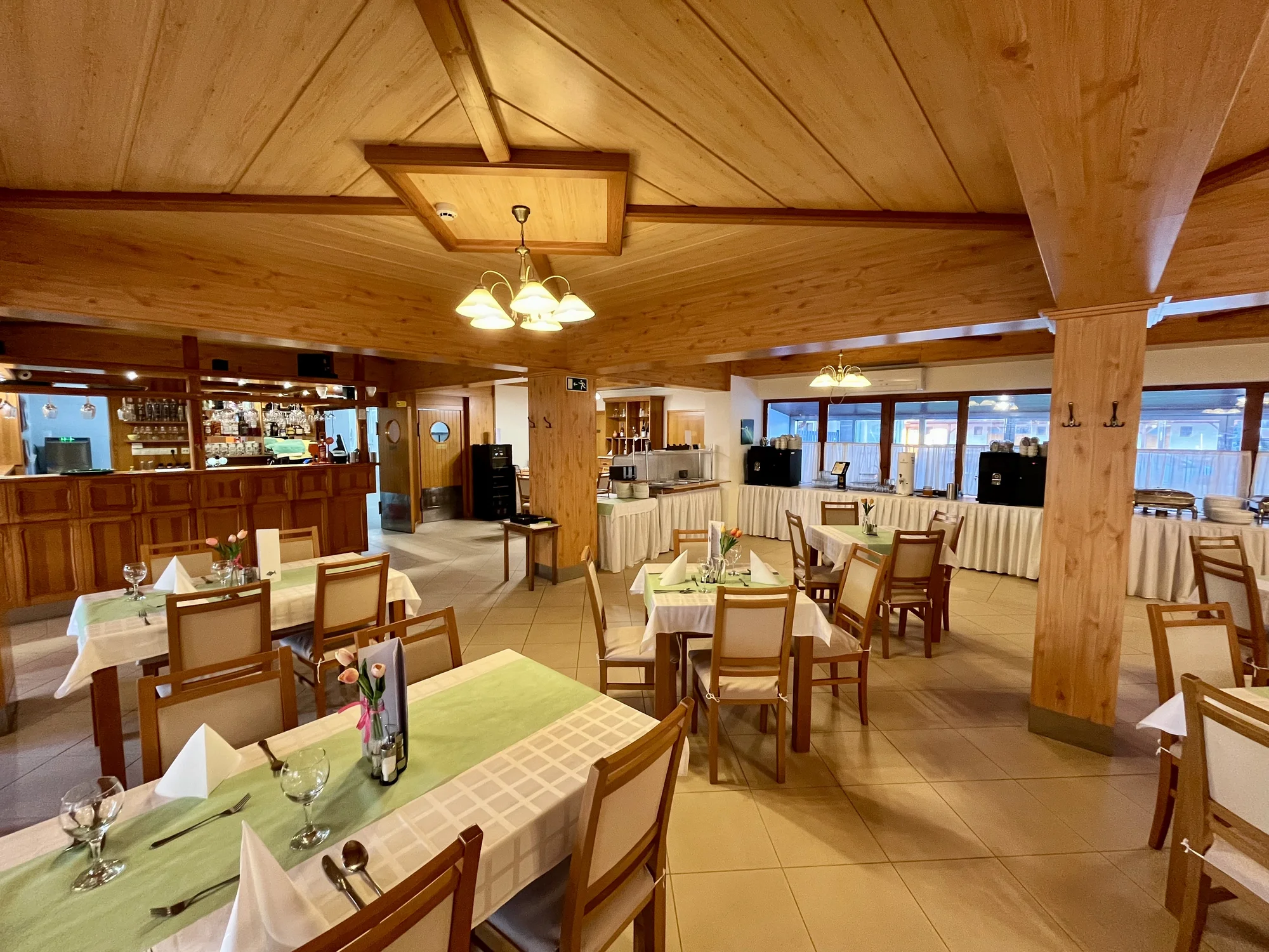Relax u Balatonu: hotel, wellness, snídaně a výlety po vinařské oblasti
