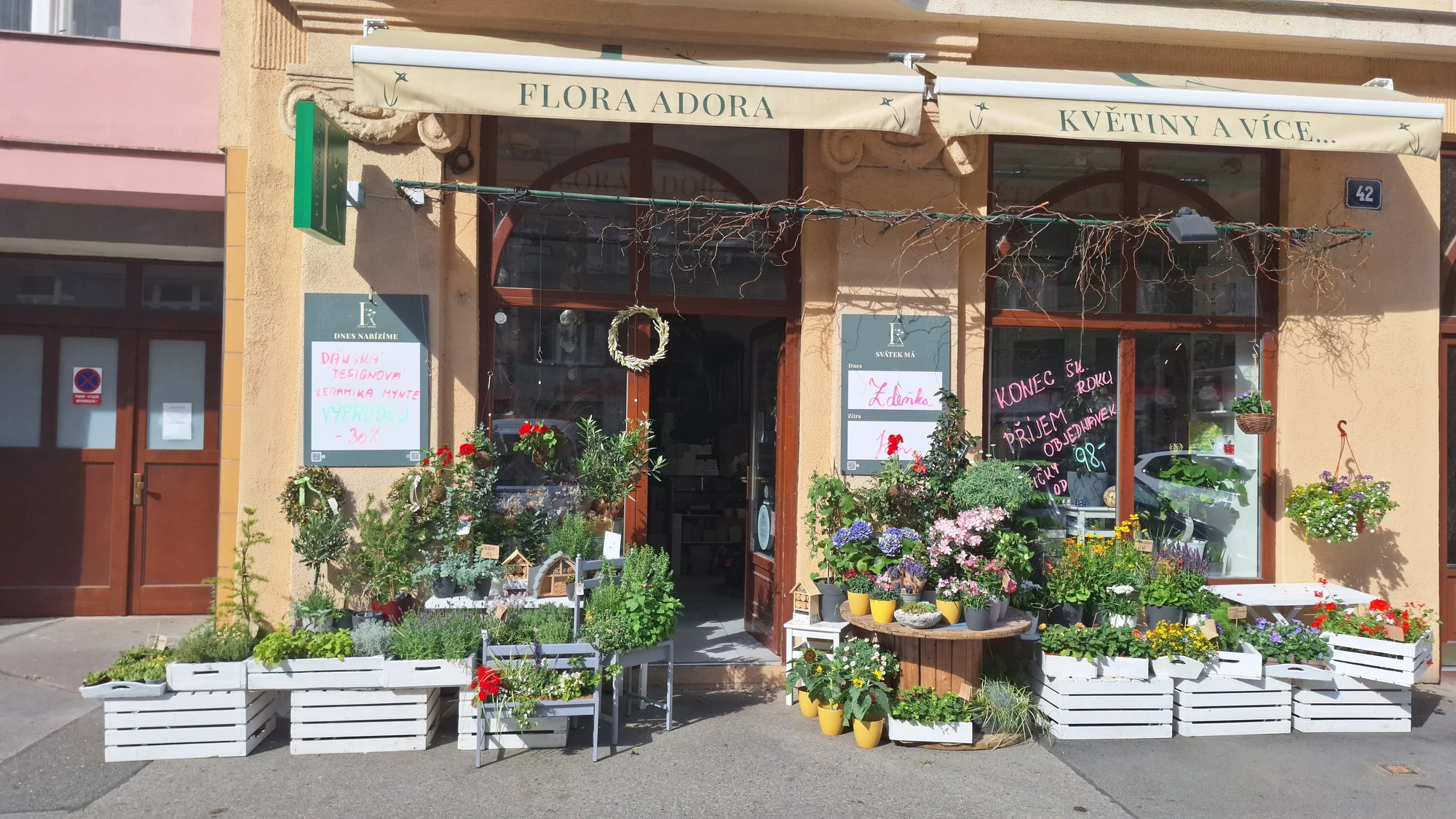 Vázání i vypichování kytic či kurz Na den floristkou vč. pomůcek a materiálů