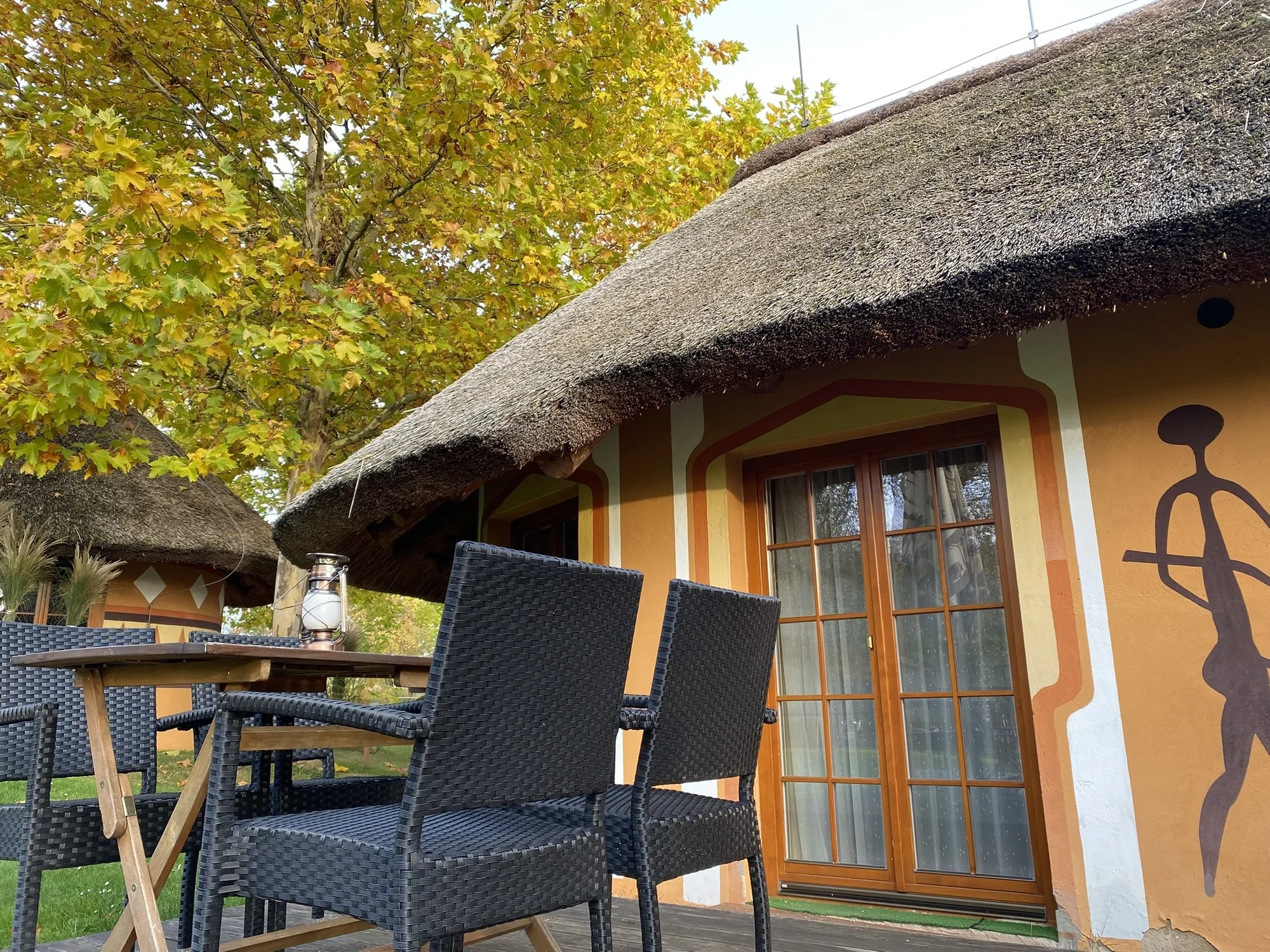 Afrika ve Dvoře Králové: bungalov v kempu, snídaně, neomezený vstup do safari i vířivka