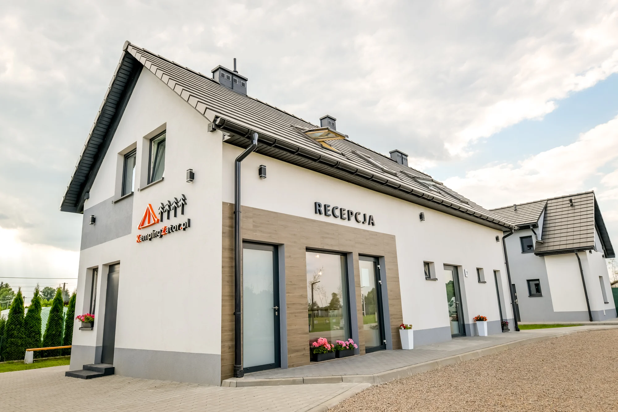 Kemp jen 2 km od zábavního parku Energylandie: stan, glamp či apartmán, možnost stravy