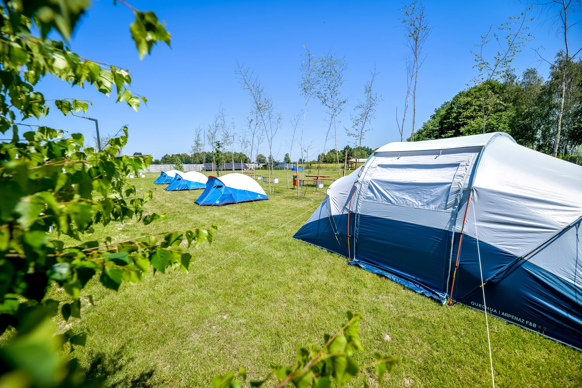Kemp jen 2 km od zábavního parku Energylandie: stan, glamp či apartmán, možnost stravy