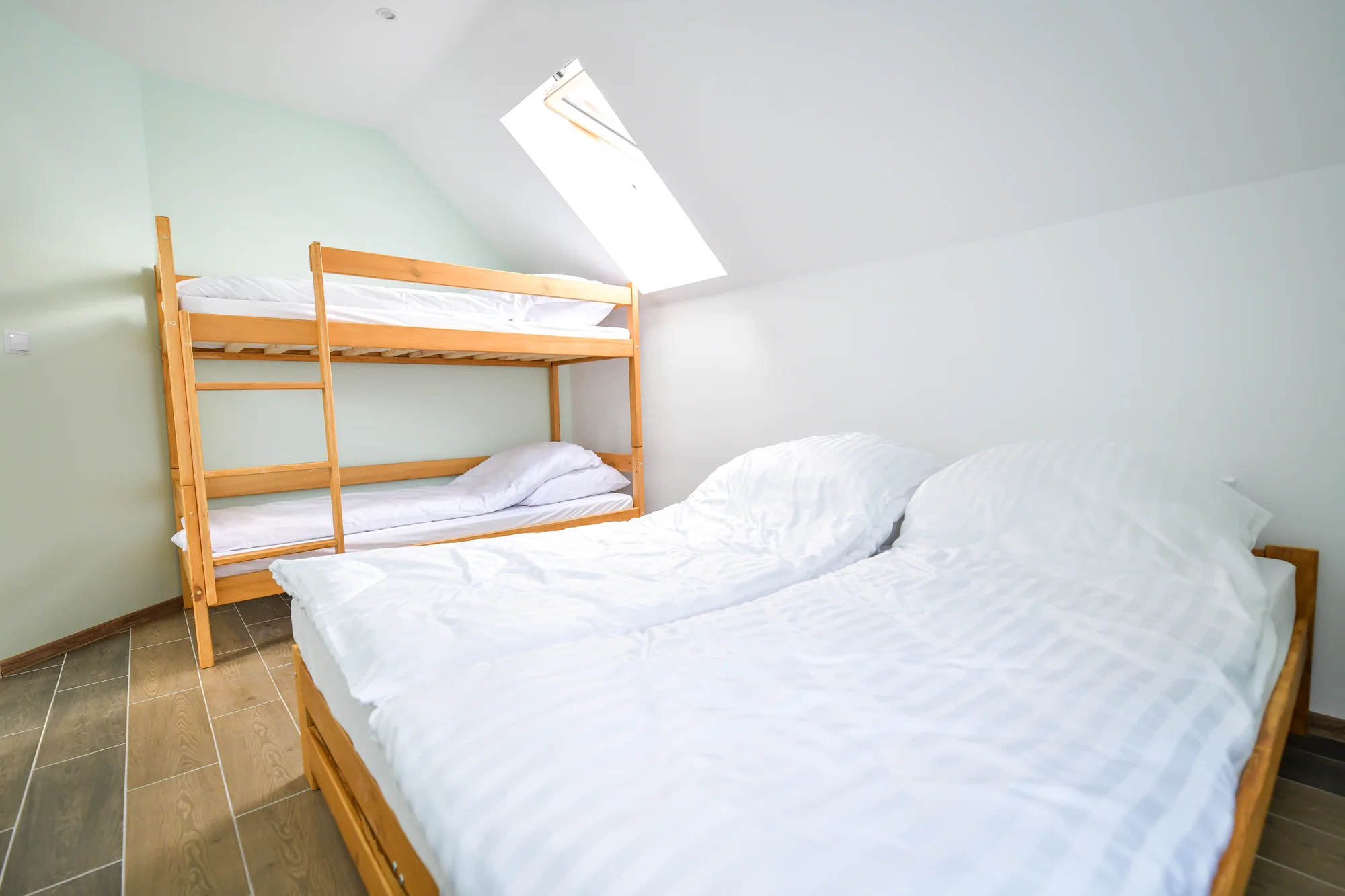 Kemp jen 2 km od zábavního parku Energylandie: stan, glamp či apartmán, možnost stravy