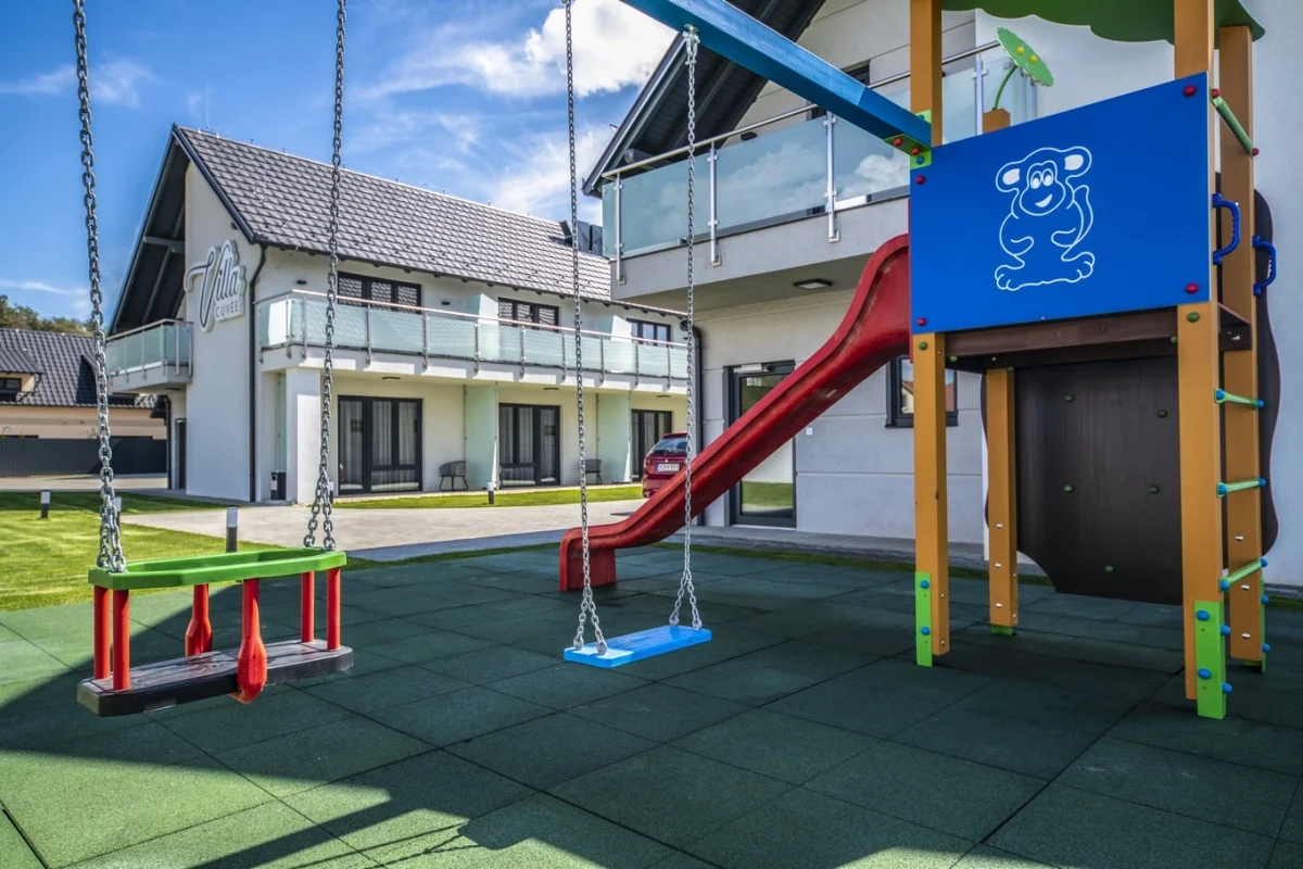 Odpočinek v lázeňském Egerszalóku: penzion se snídaní, wellness i dětskou hernou, 2 km od termálních lázní