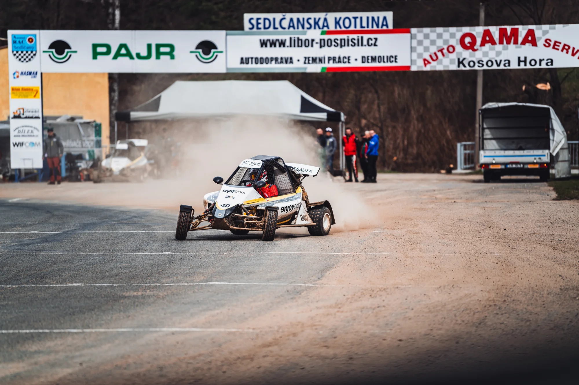 Jízda ve speciální závodní buggy Kartcross na 4 tratích po celé ČR