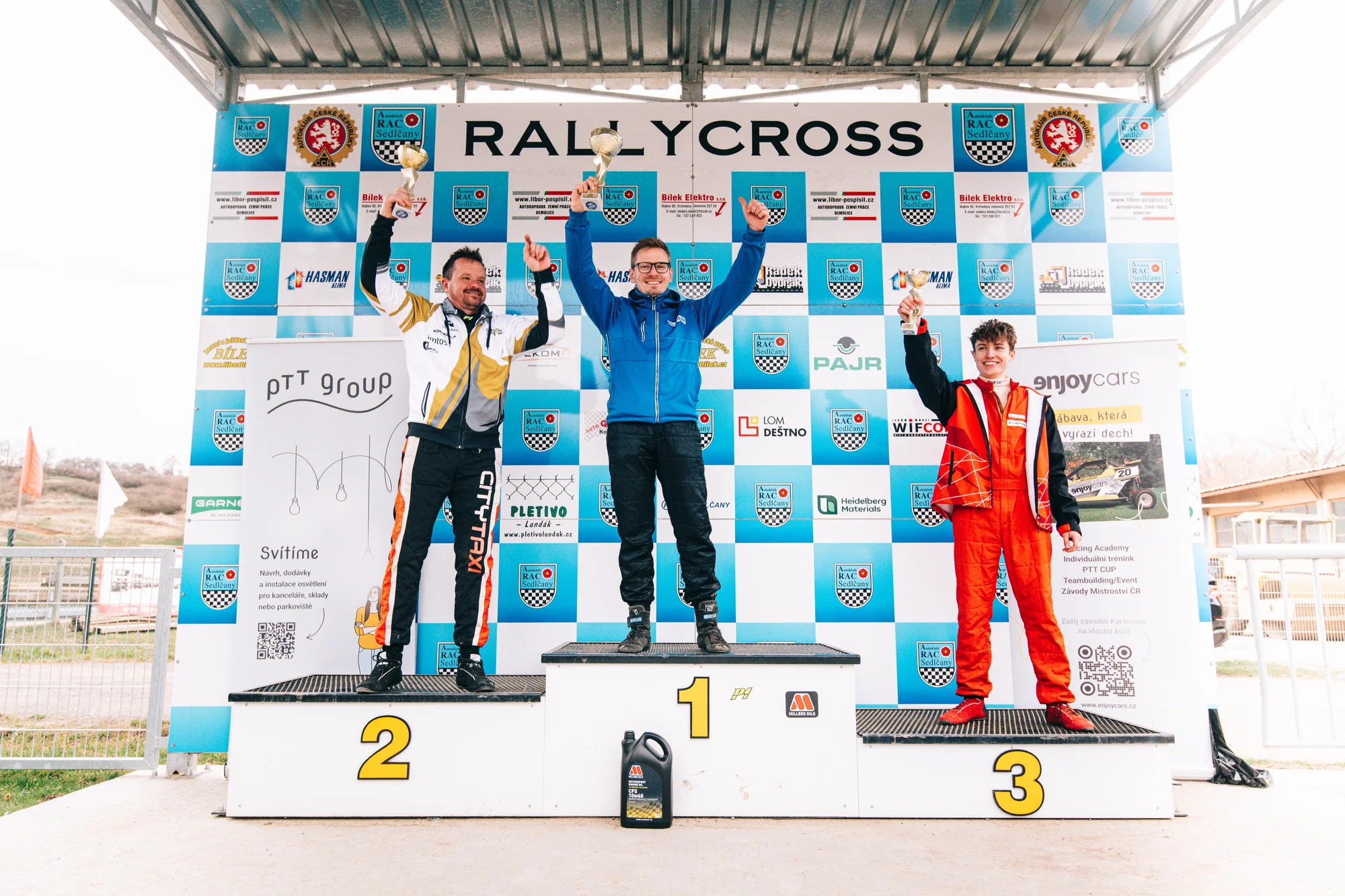 Jízda ve speciální závodní buggy Kartcross na 4 tratích po celé ČR