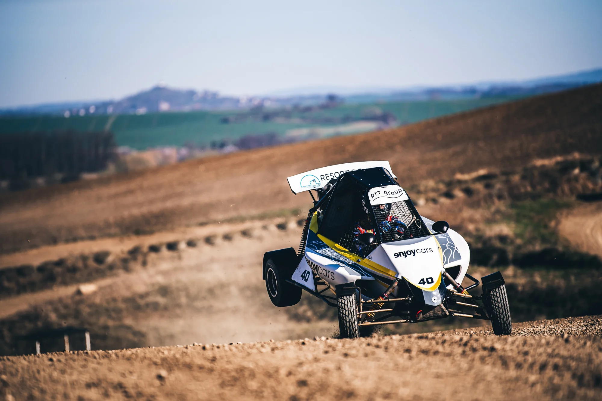 Jízda ve speciální závodní buggy Kartcross na 4 tratích po celé ČR